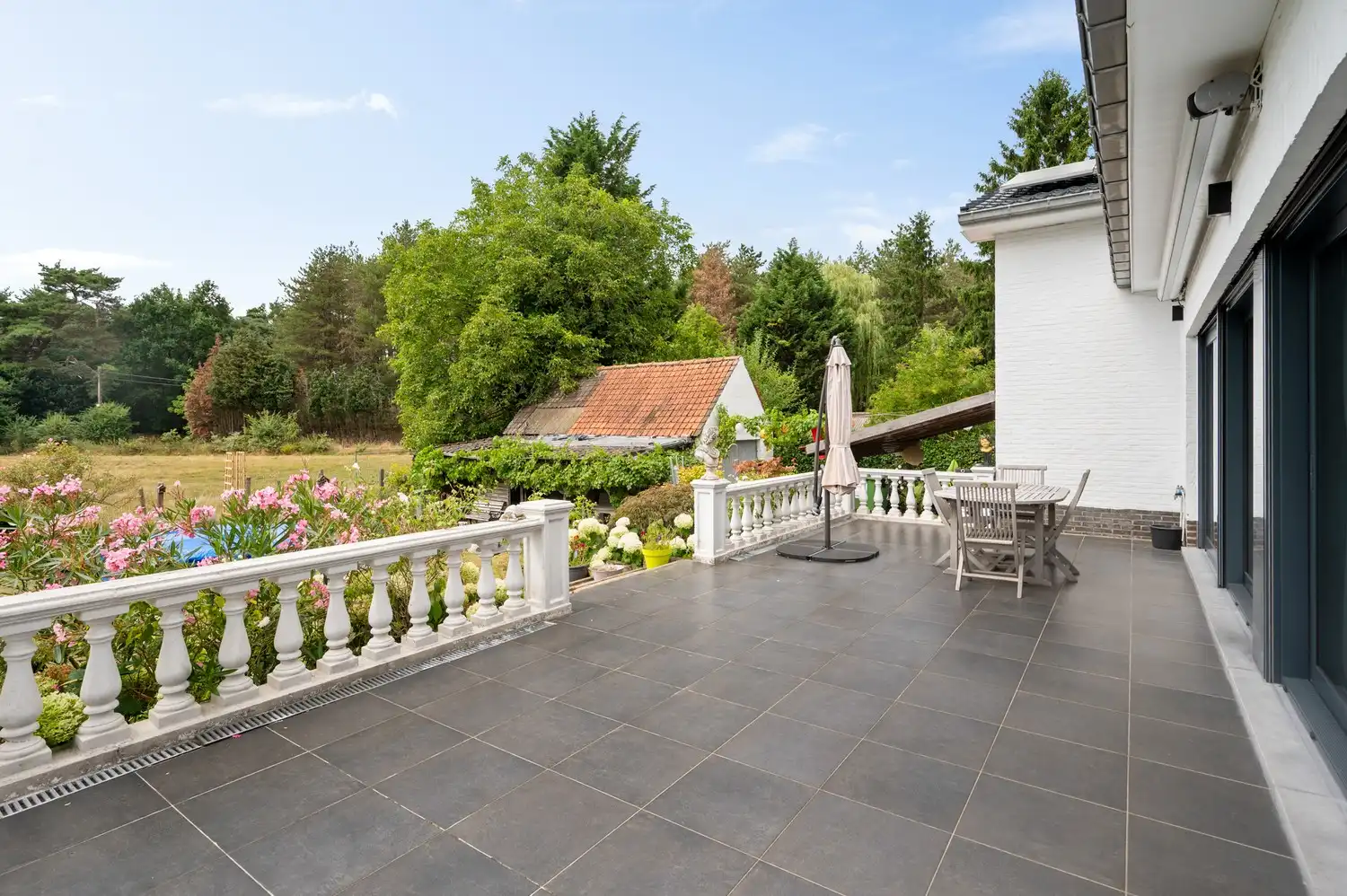 Prachtig gerenoveerde woning met zicht op de velden op een perceel van 1.187 m² foto 15
