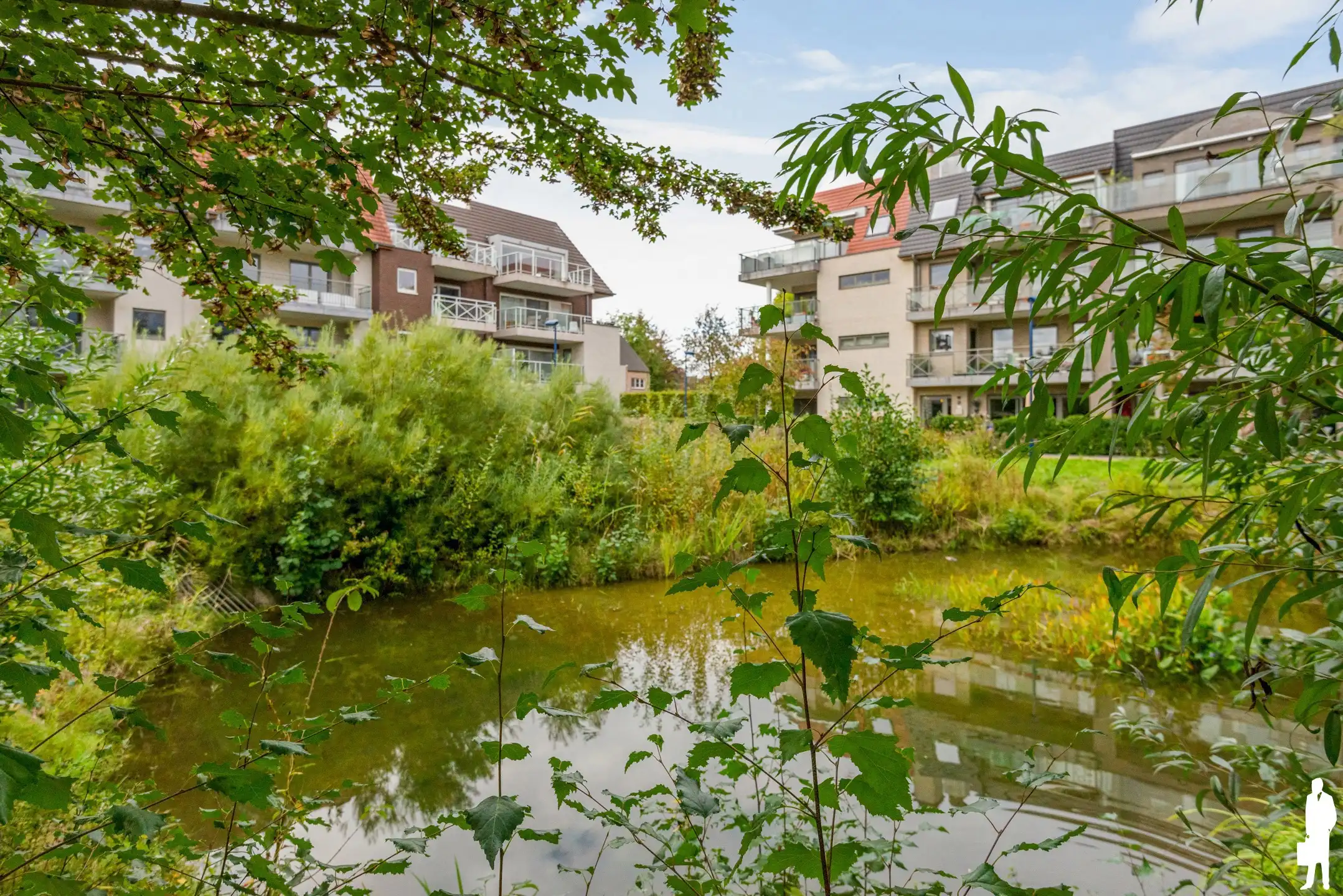 Modern appartement met 3 slaapkamers, terras en staanplaats foto {{pictureIndex}}