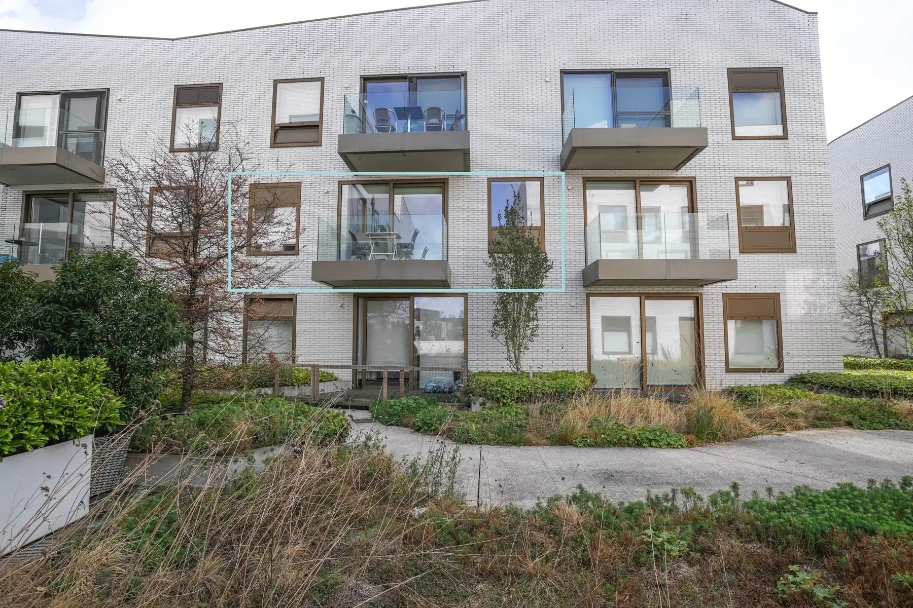 Stijlvolle assistentiewoning met terras in het centrum van Breendonk foto {{pictureIndex}}
