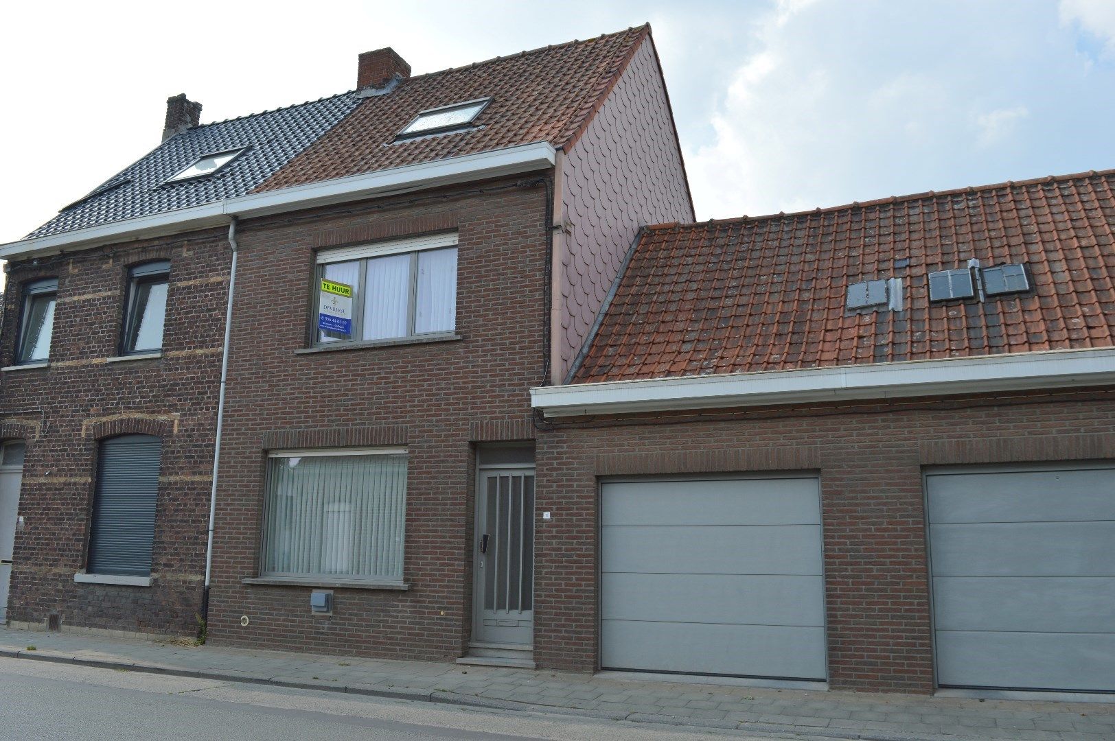 Gezinswoning met 2 slaapkamers en garage foto {{pictureIndex}}