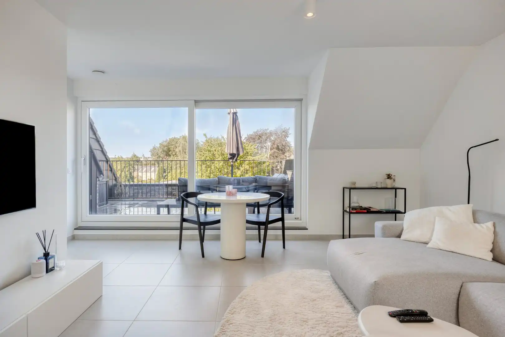 Recent appartement met 1 slpk, ruim terras en zolder in het centrum van Mol. foto 4