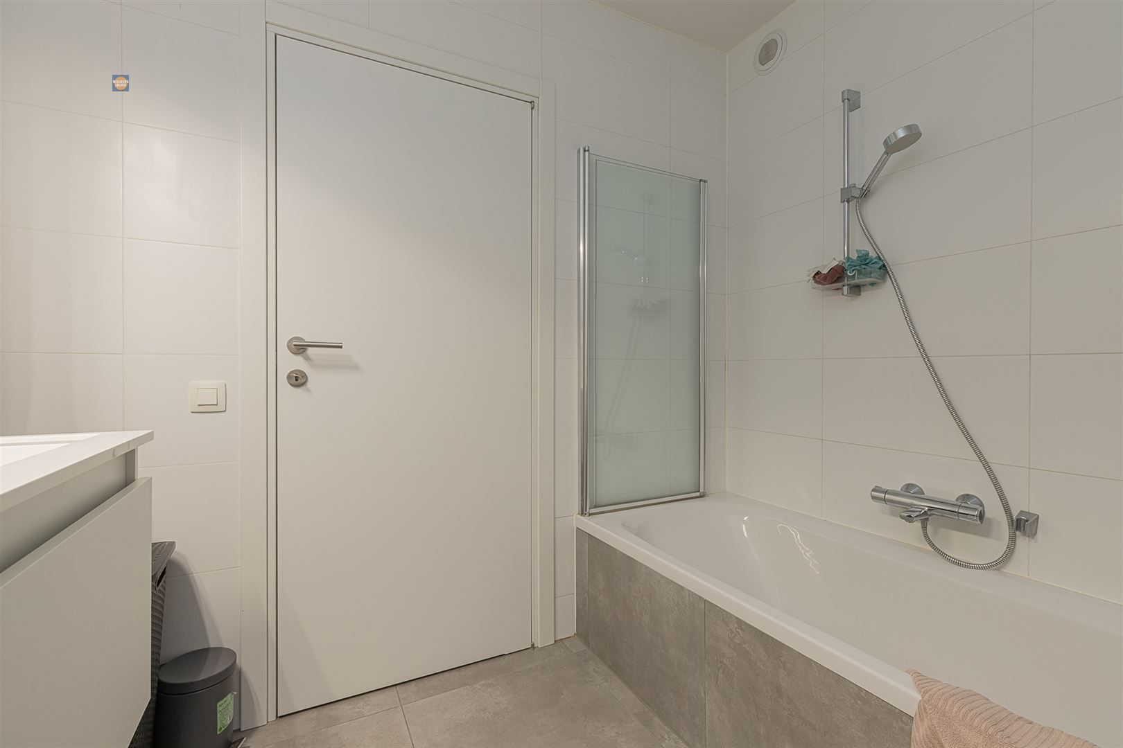 Ruim 2-slaapkamerappartement in rustige straat nabij centrum foto 16