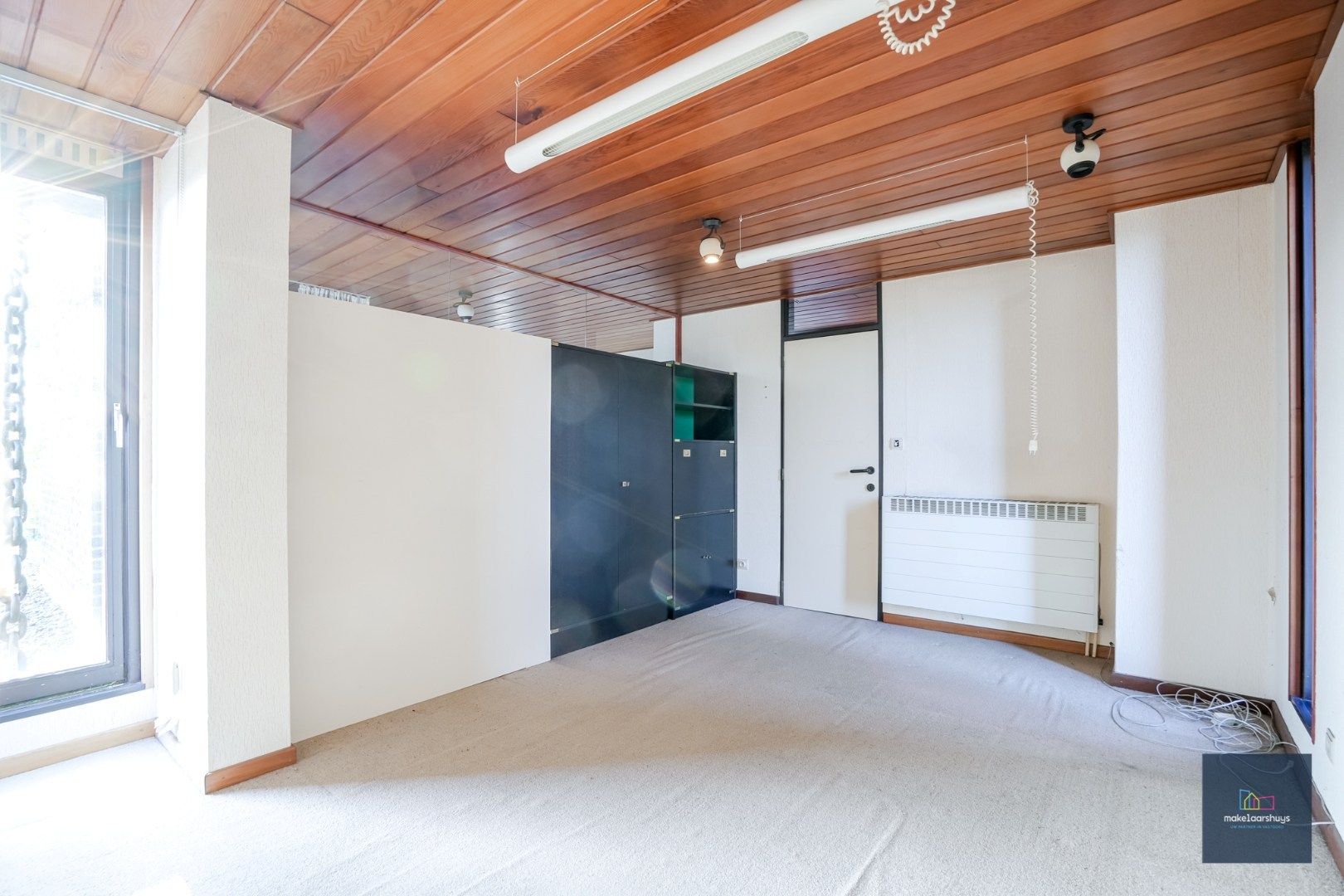 Architecturale woning op een rustige ligging foto 17