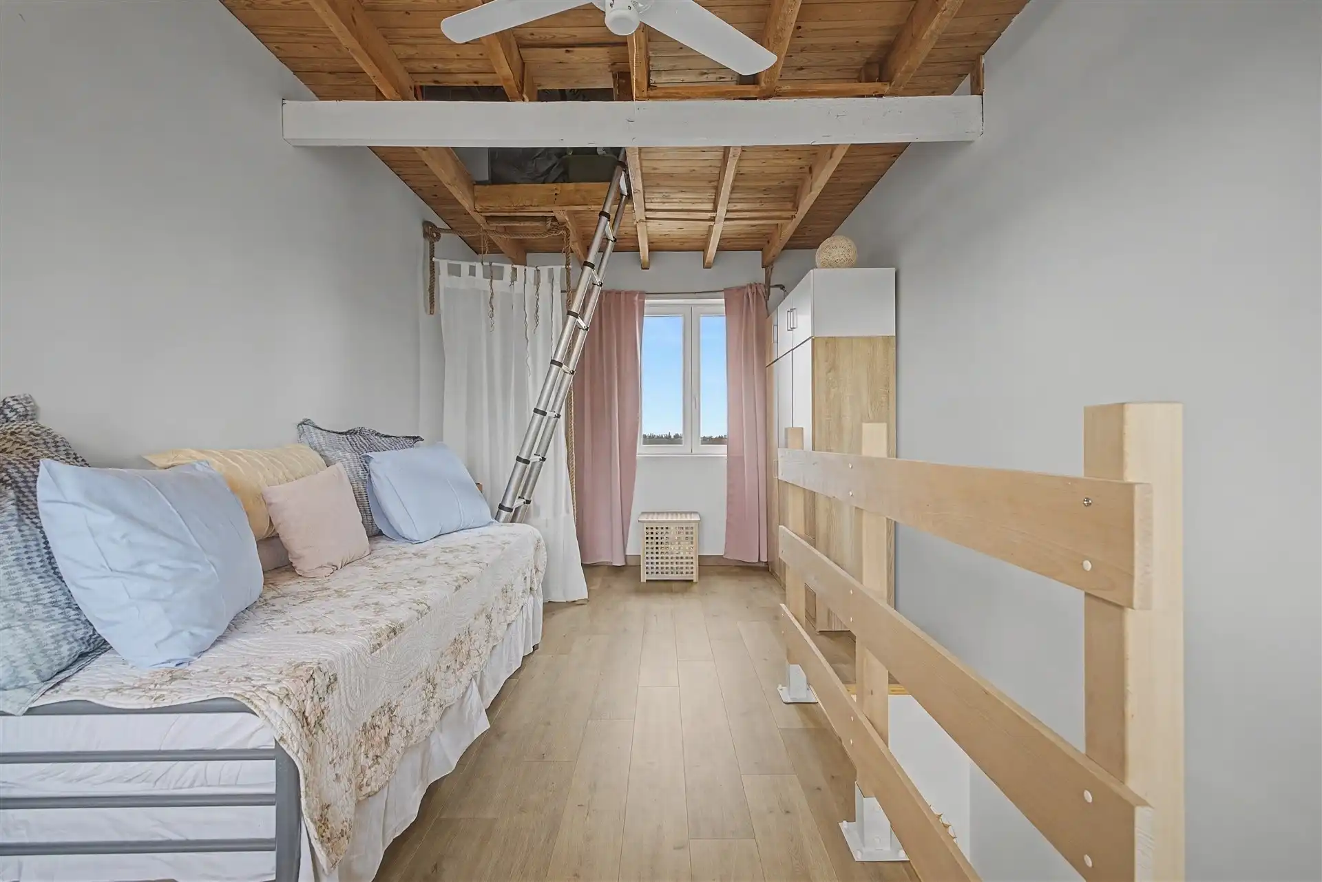 Charmante starterswoning met prachtig uitzicht foto 10