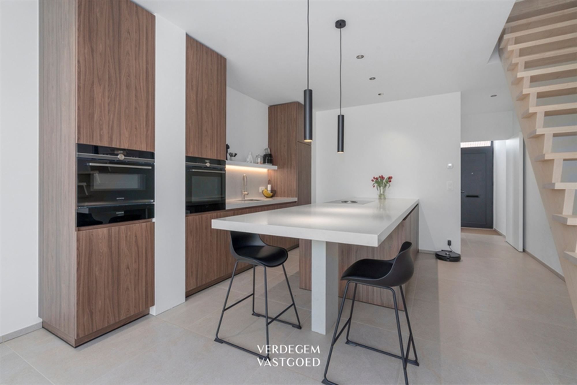 Prachtige vernieuwbouw woning met 2 slaapkamers aan het Leopoldkanaal foto 3
