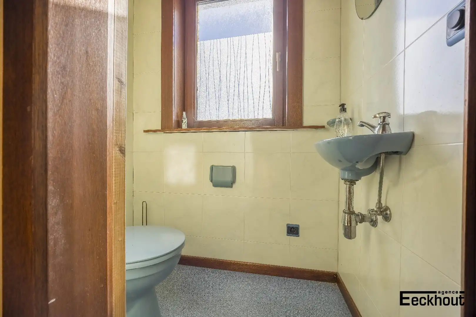 Te renoveren woning met diepe, zonnige tuin foto 14