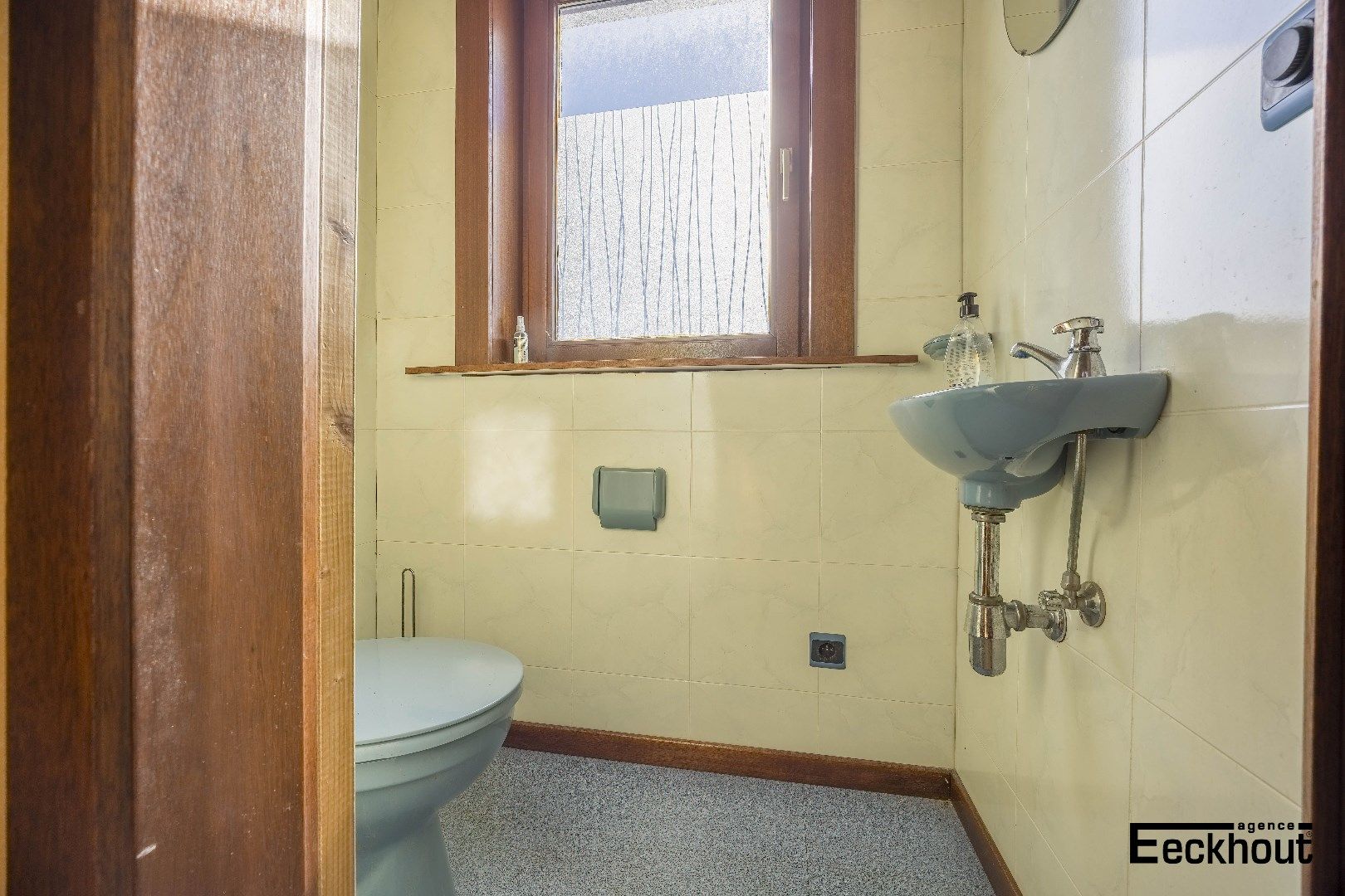 Te renoveren woning met diepe, zonnige tuin foto 11