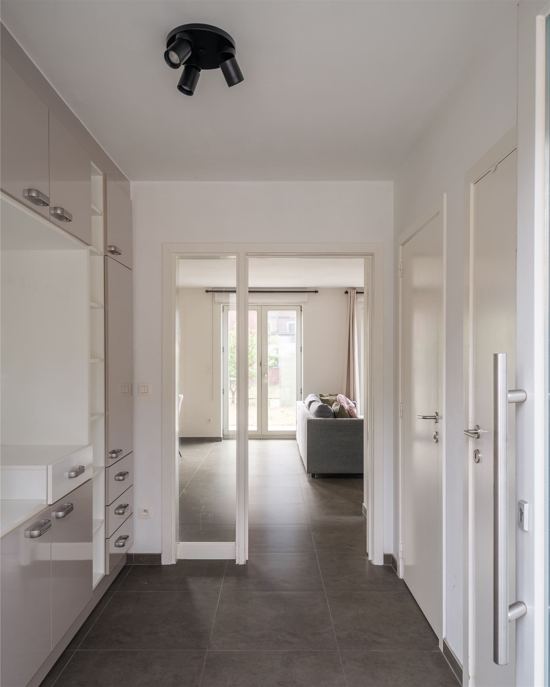 Instapklare gezinswoning met tuin & 4 slaapkamers in Wondelgem. foto 3