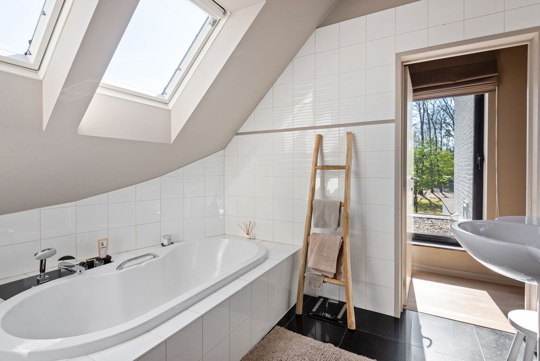 Moderne villa vlakbij het park van Halle Zoersel op 2.933m². foto 18