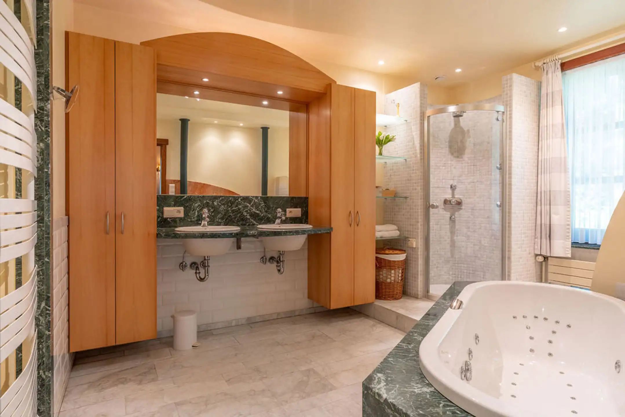 Ruime villa met 6 slpk op 2.295 m² grond met veel privacy foto 28