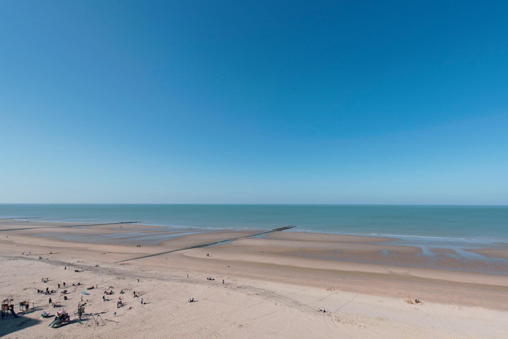 Mooi afgewerkte studio met frontaal zicht op zee en zeer lage EPC waarde foto 12
