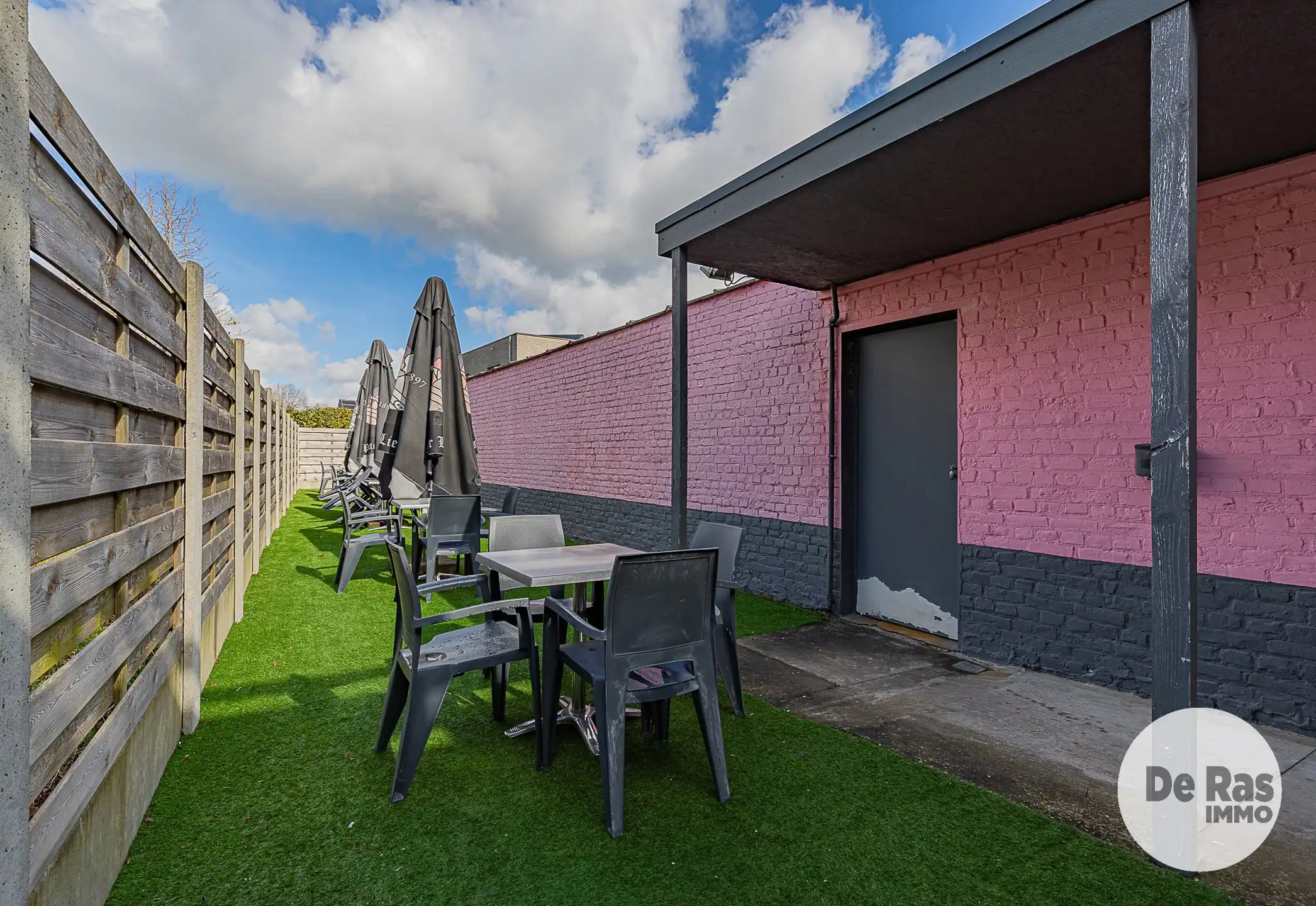 HERZELE – Florerende broodjeszaak op toplocatie met terras foto 11