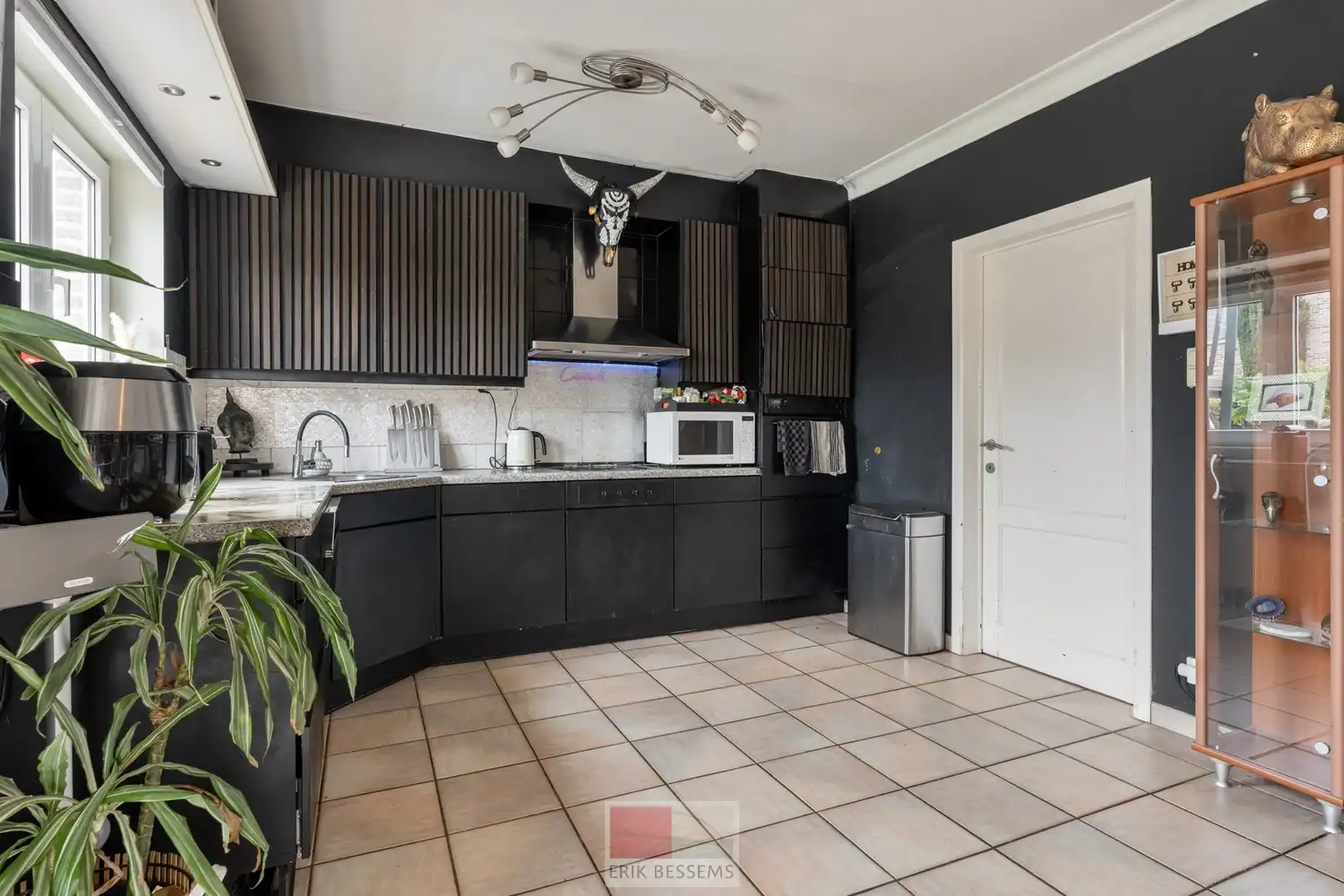 Vrijstaande woning met luxe buitenbeleving en topligging nabij Maastricht foto 10