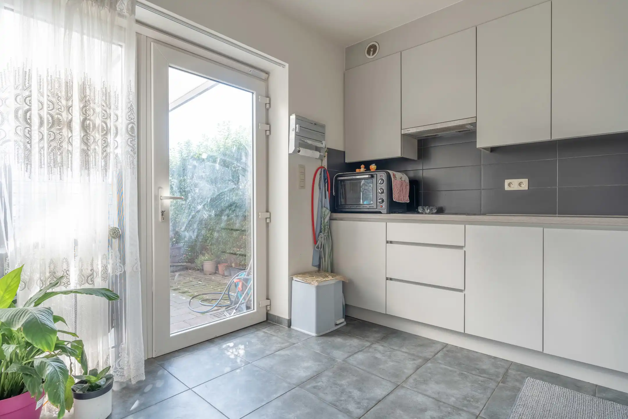 Recente (verhuurde) opbrengsteigendom nabij centrum Beerse foto 9