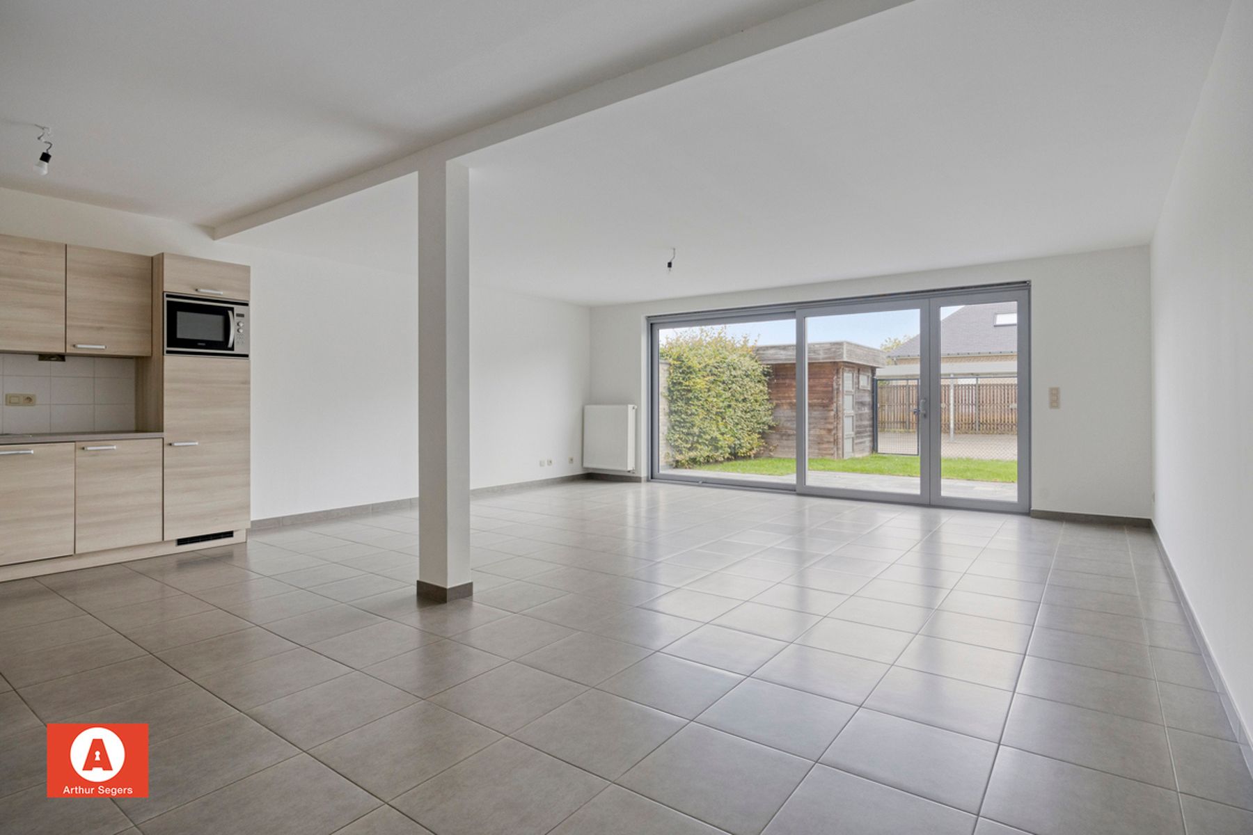 Recent Gelijkvloers appartement met tuin en parkeerplaats. foto 6