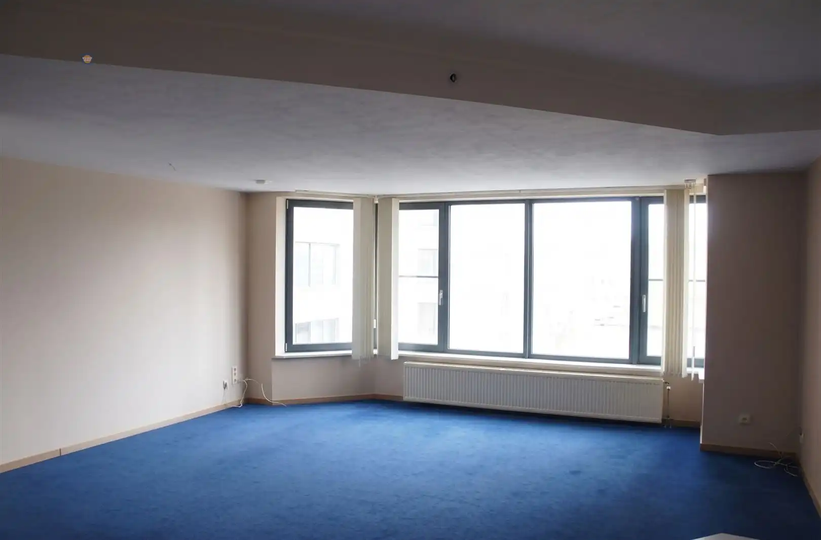 Lichtrijk 2-slaapkamer appartement met terras, garage en zicht op het kanaal foto 4