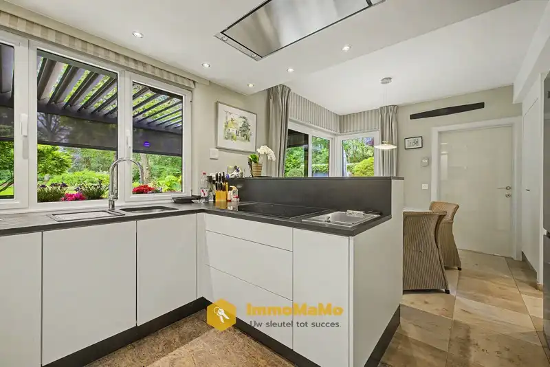 STIJLVOLLE VILLA OP 10.397m2 MET AANGELEGDE PARKTUIN - TE KOOP foto 12