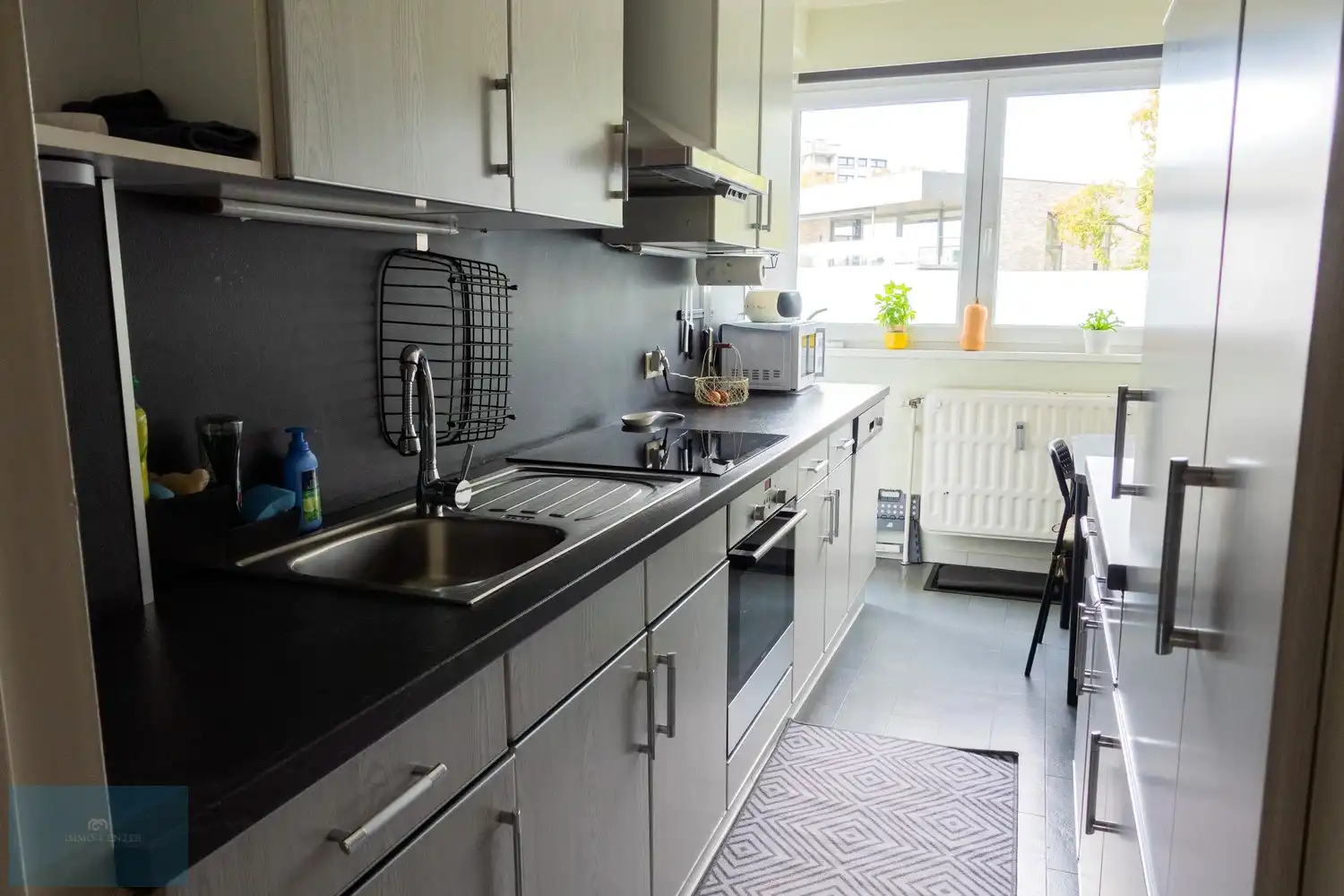 Instapklaar 2-slaapkamerappartement met terras op topligging in Genk foto 12