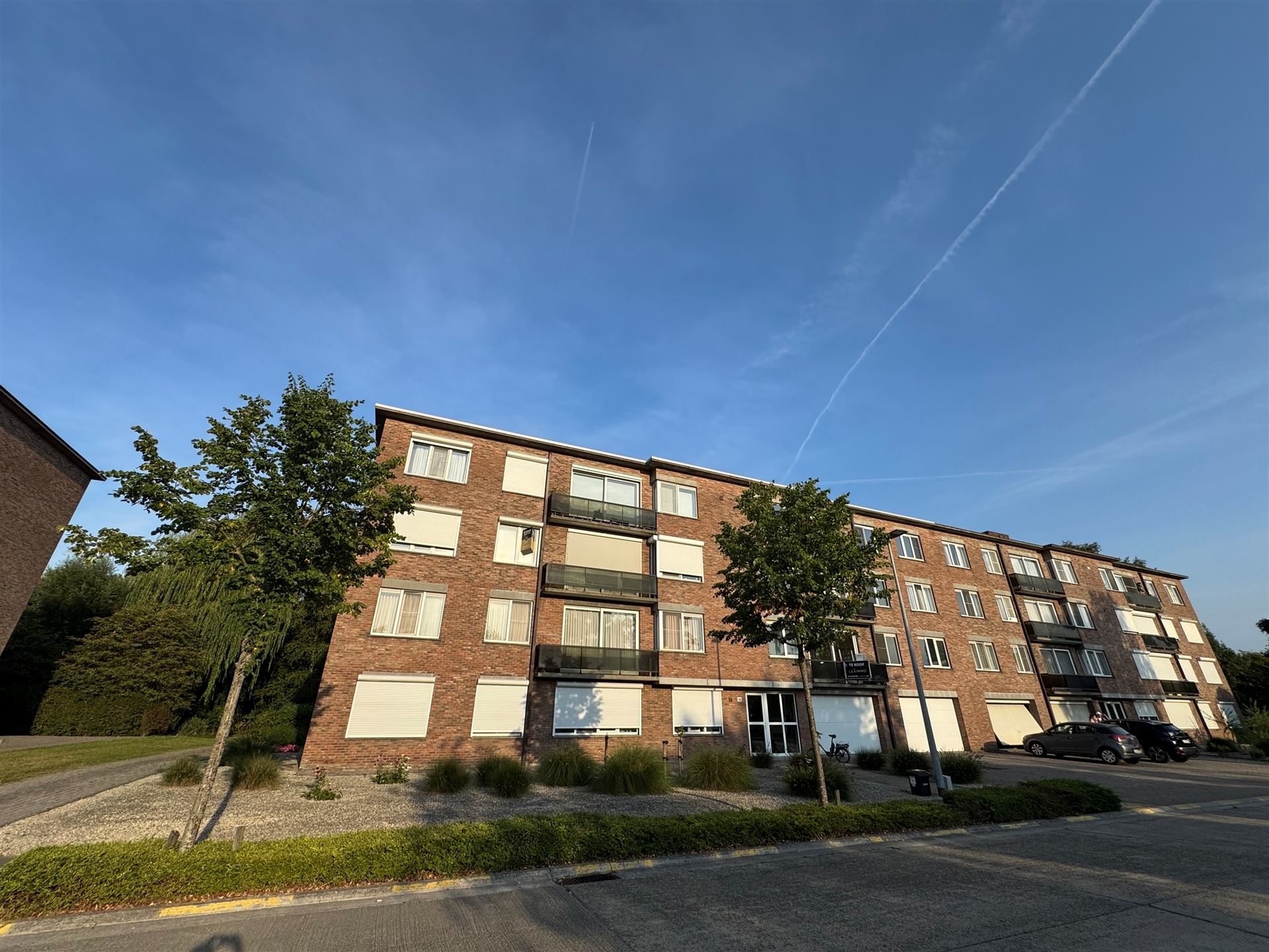 Zeer rustig gelegen hoekappartement met 2 slpks! foto 3