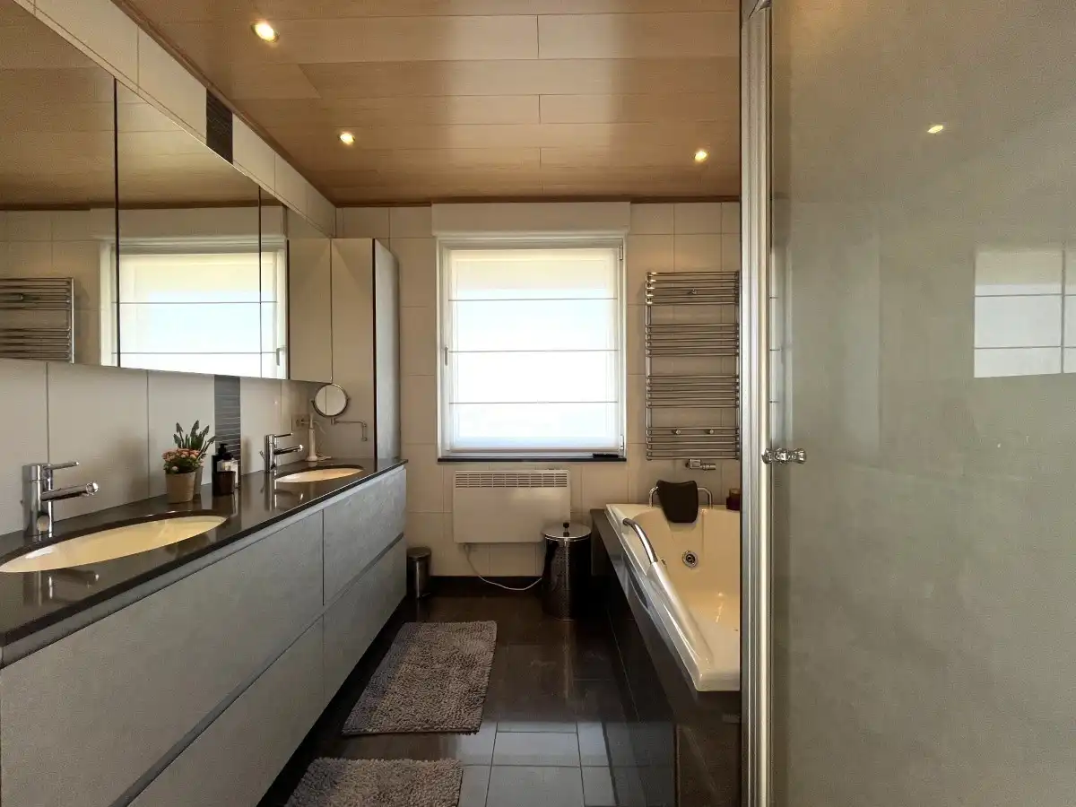 Dadizele – Ruime woning met loods van ca. 400 m², zwembad en bureelruimte foto 16