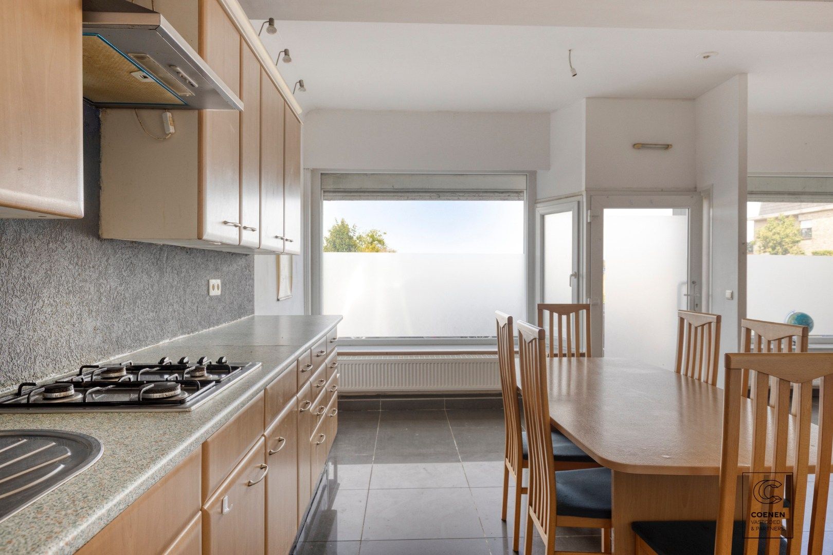 Handelshuis van 220 m², drie slaapkamers en veel potentieel! foto 8
