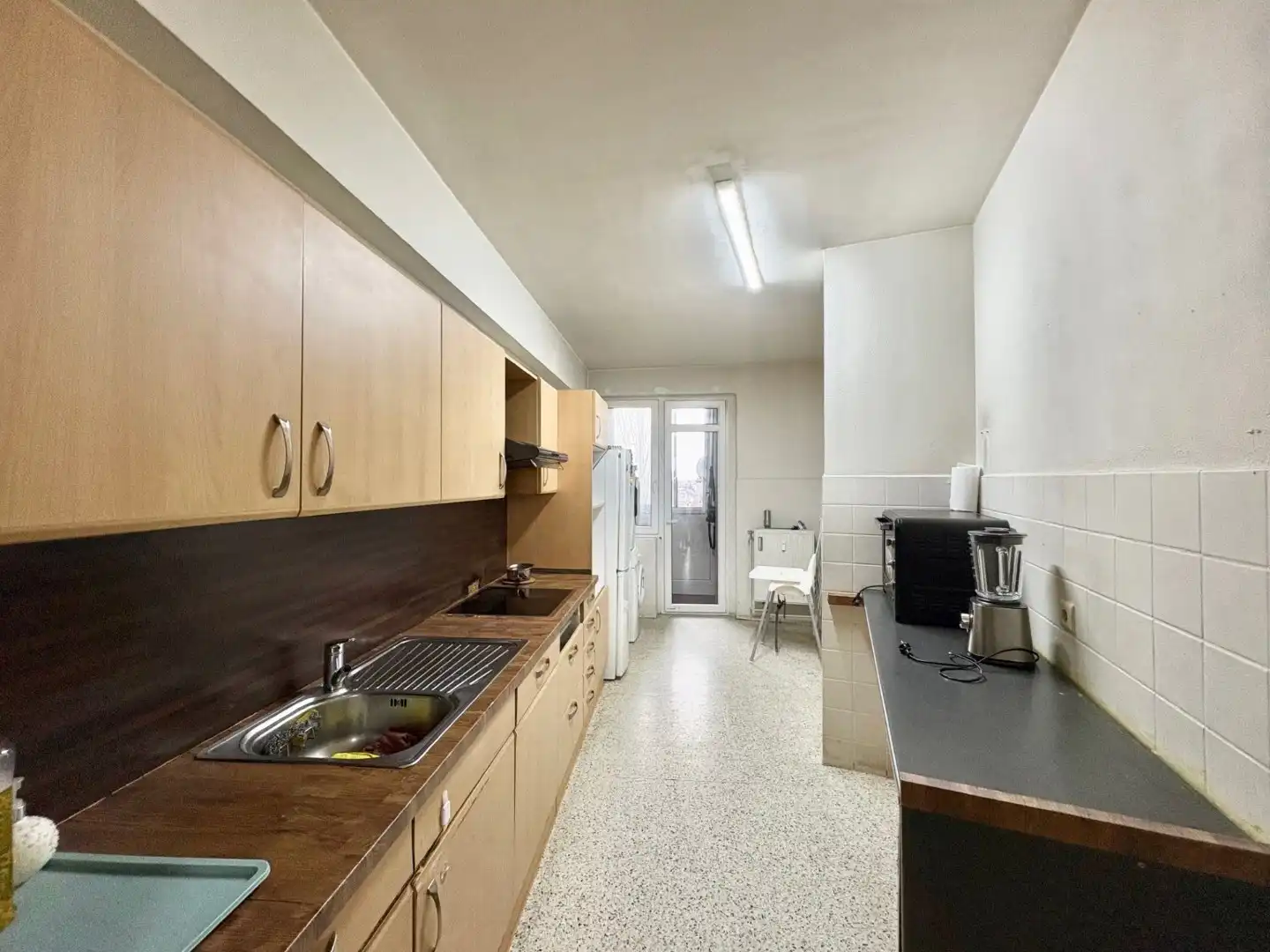 Te renoveren ruim 2-slpk appartement met staanplaats en kelder foto 6