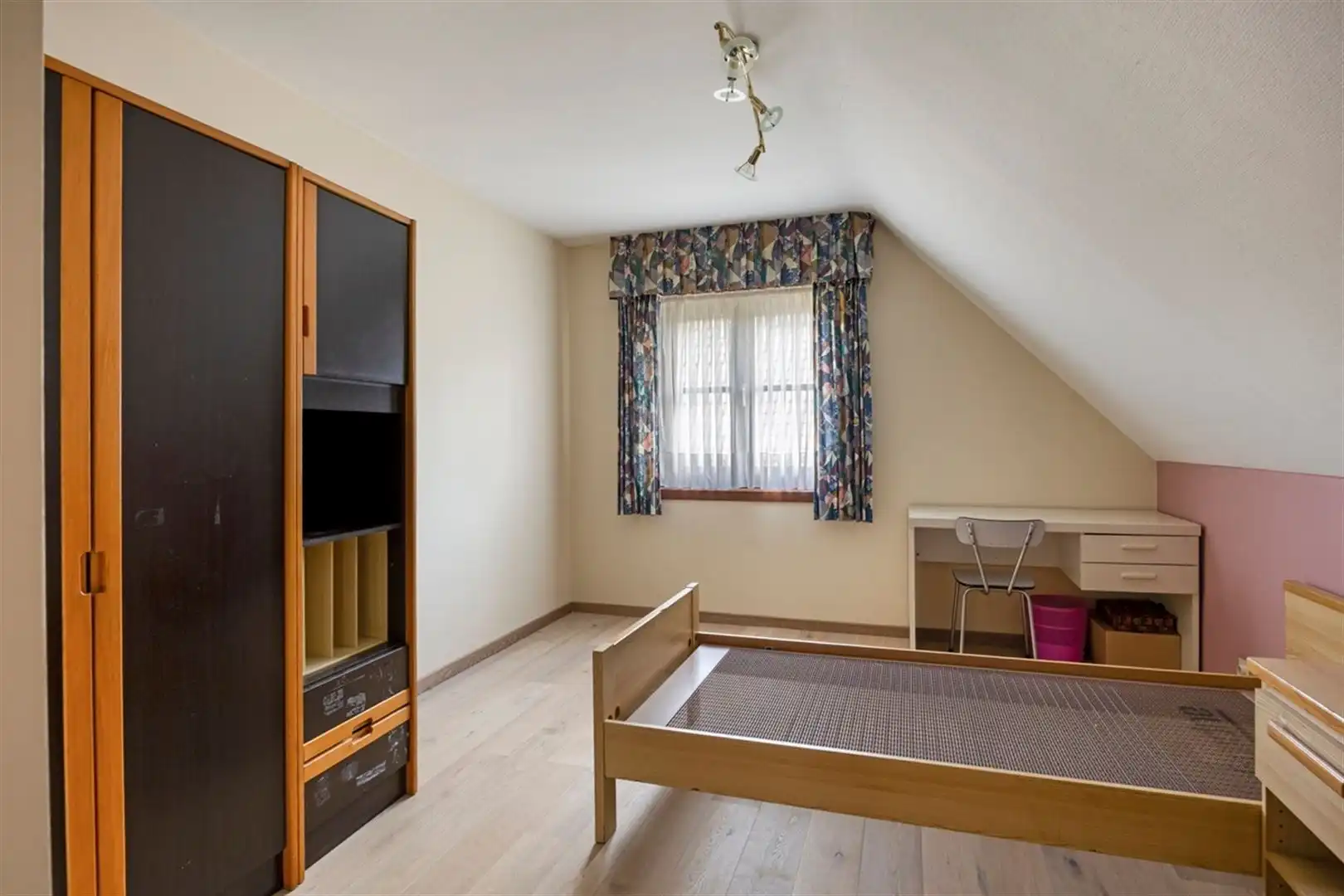Rustig gelegen, goed onderhouden villa met 4 slaapkamers op 761 m². foto 19