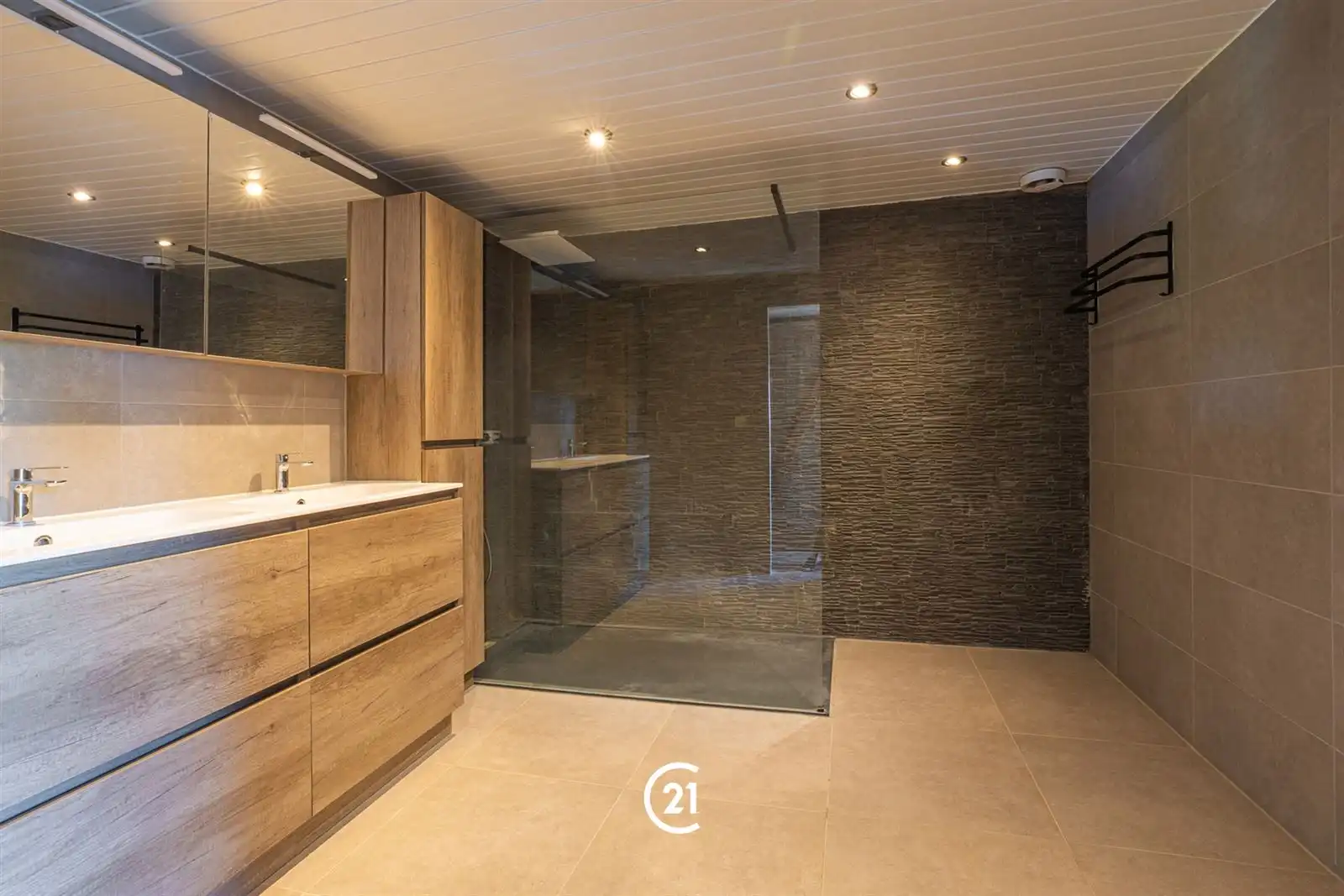 Verder af te werken woning met tuin en parking achteraan foto 26