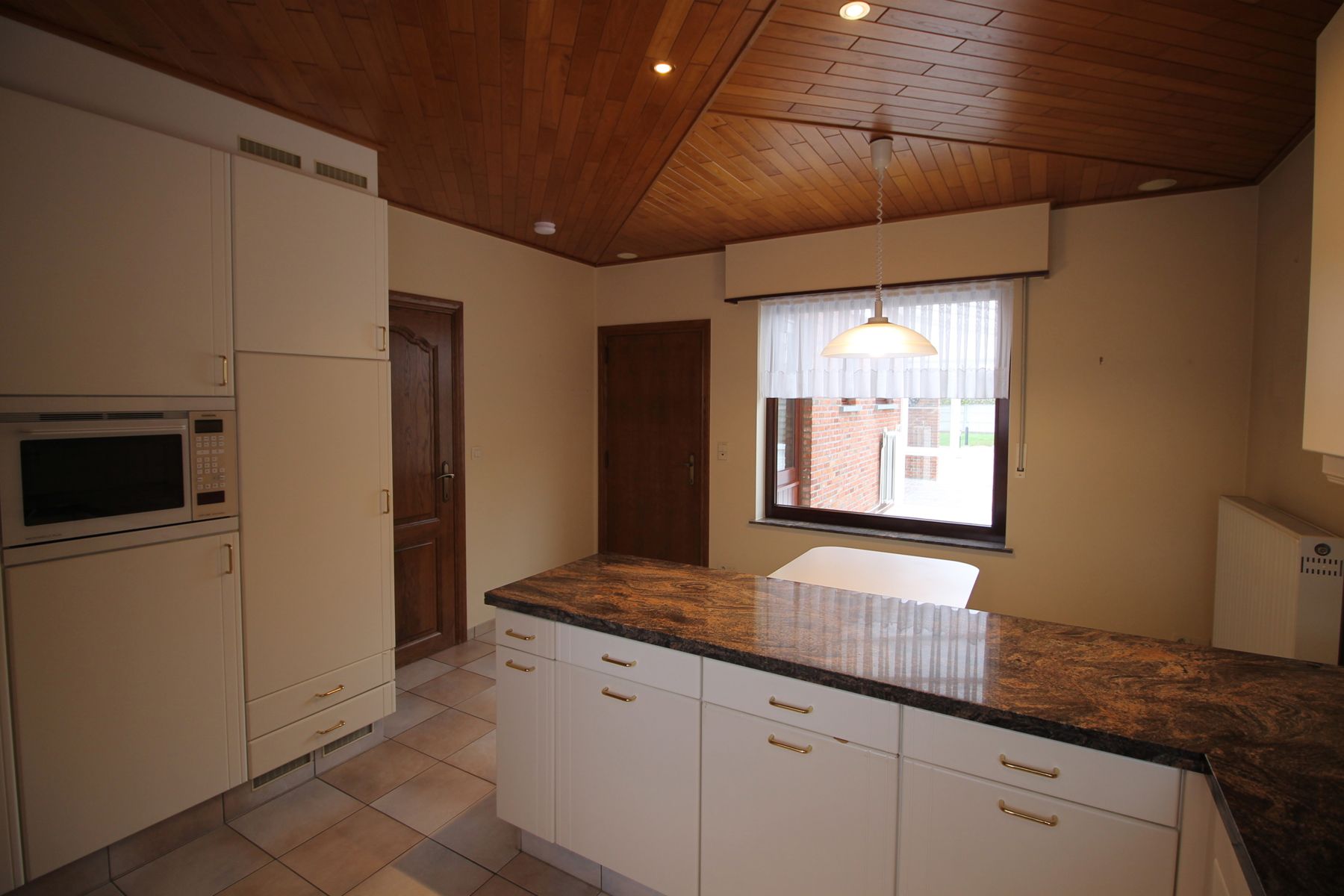 Een woning met 3 slaapkamers, garage en tuin vlakbij het centrum van Merksplas. foto 6