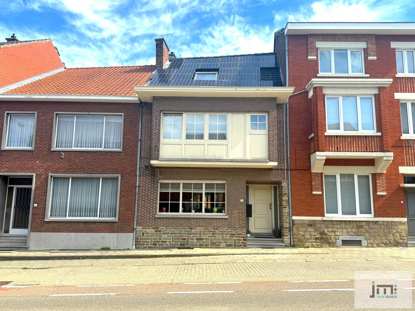 Woning met 4 slaapkamers, airco en zonnepanelen. foto 1