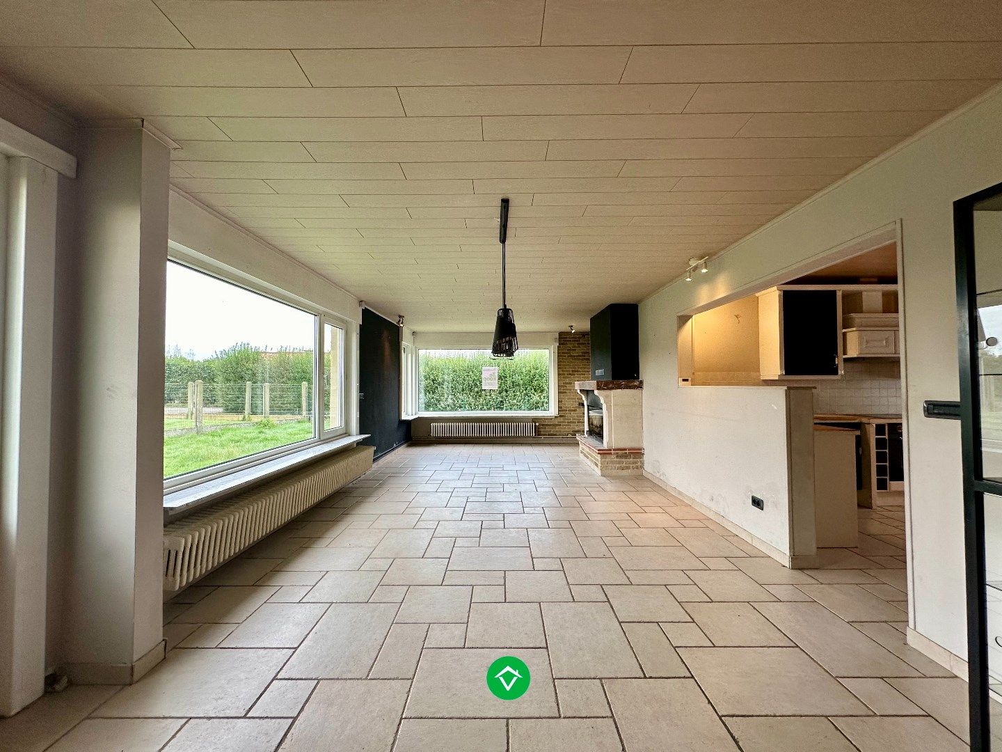 Alleenstaande woning aan een rustige weg te Ichtegem foto 3