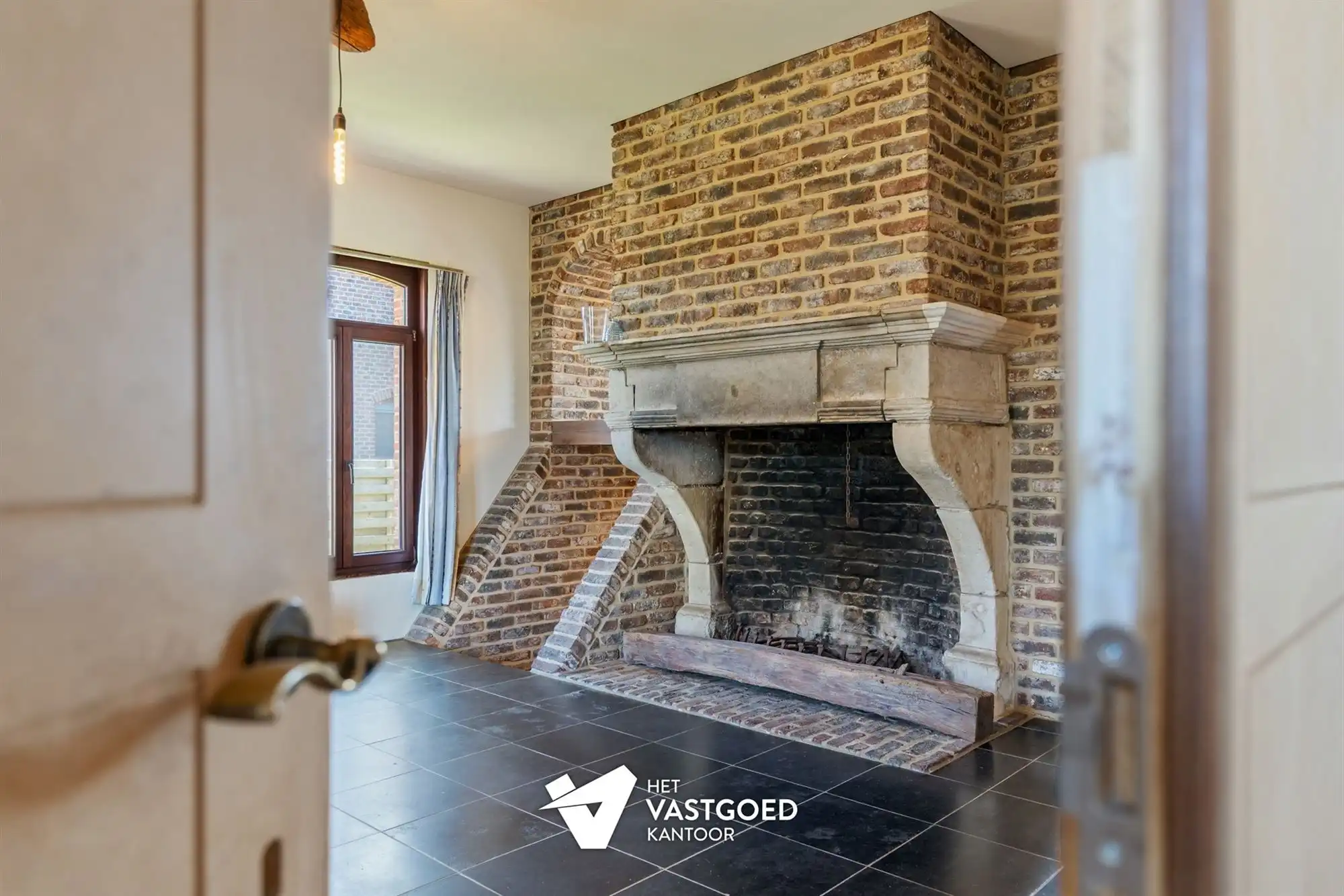 ZEER RUIME WONING MET TAL VAN MOGELIJKHEDEN OP BREED PERCEEL VAN 15 ARE TE KOERSEL foto 13