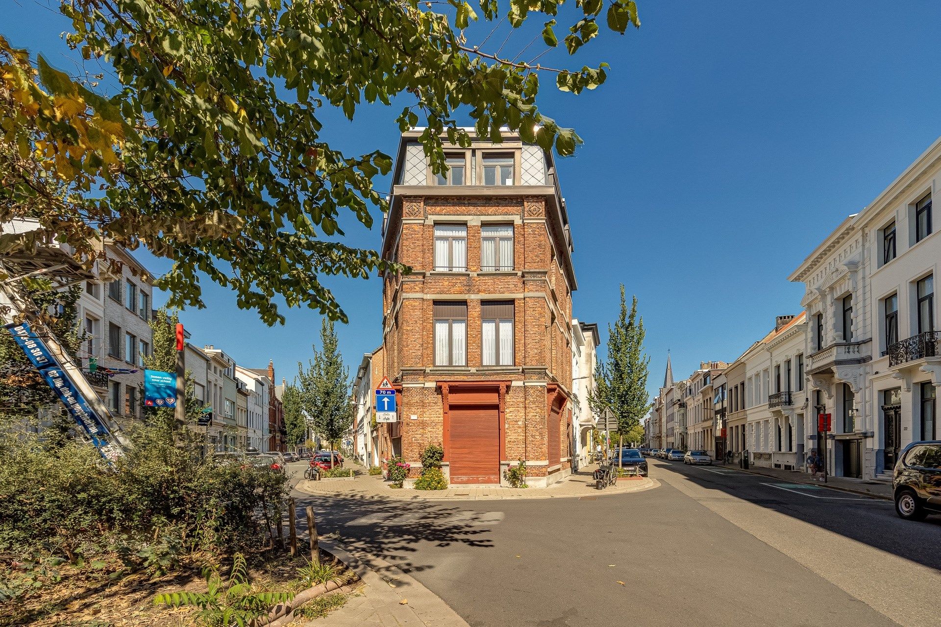 Hoofdfoto van de publicatie: Zurenborg: Wonen in grandeur, leven in kleur. 
