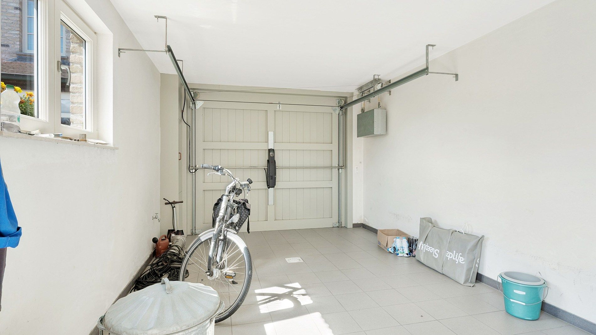 Bijzonder groot en goed onderhouden halfopen villa foto 22