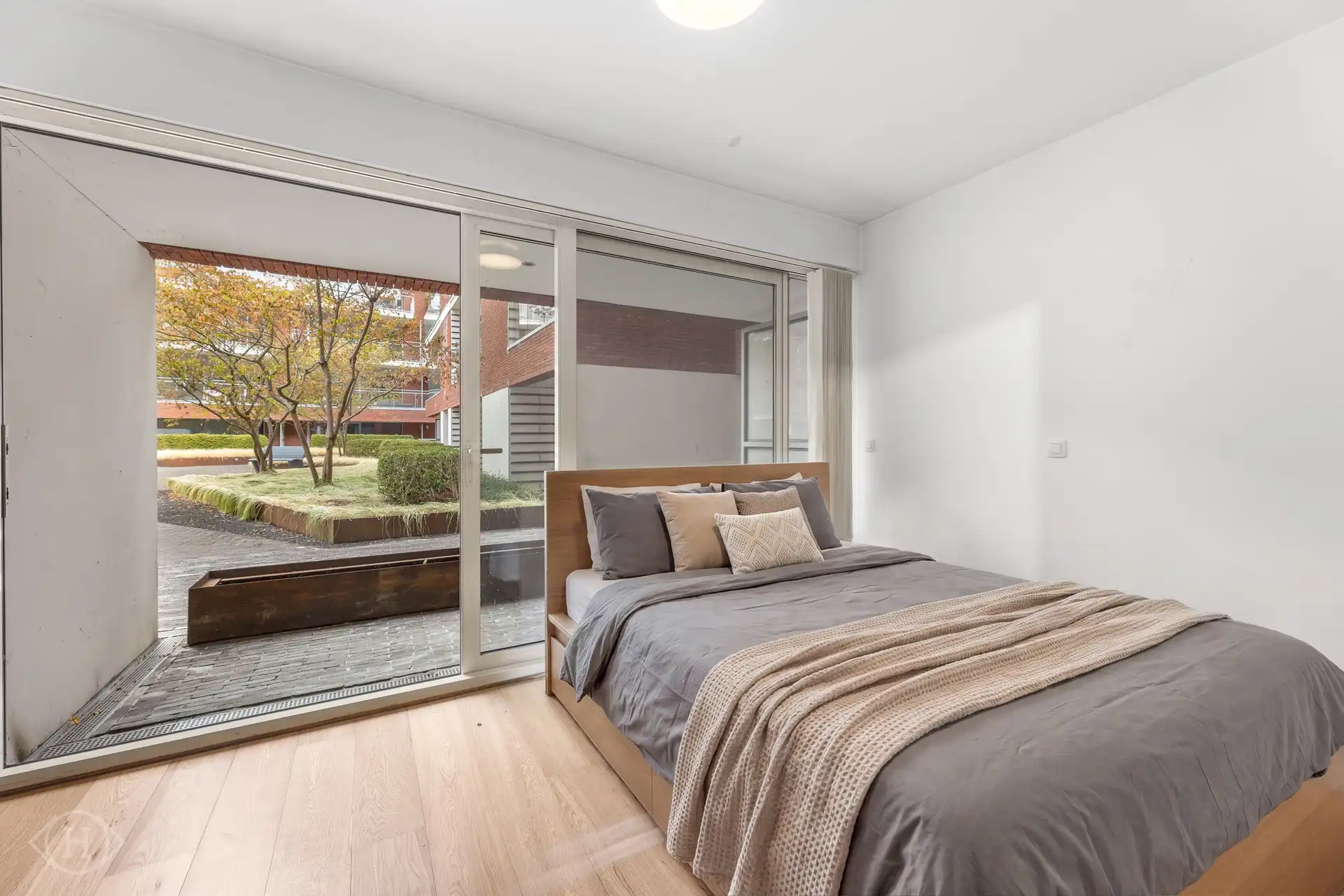Lichtrijk 1-slaapkamerappartement aan de Vaartkom foto 8