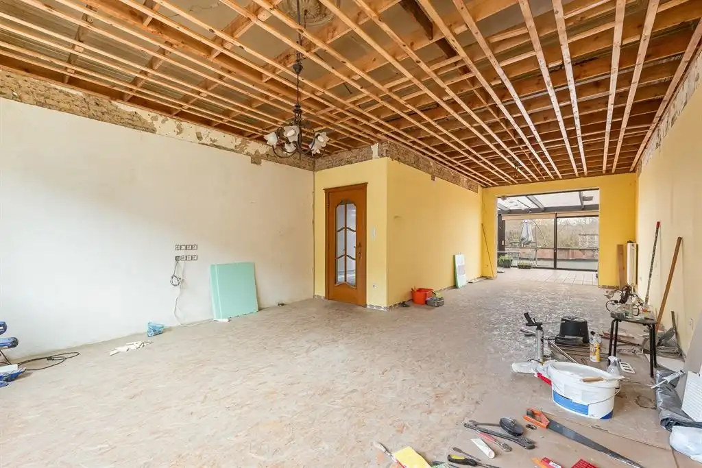 Magazijn met woning foto 19