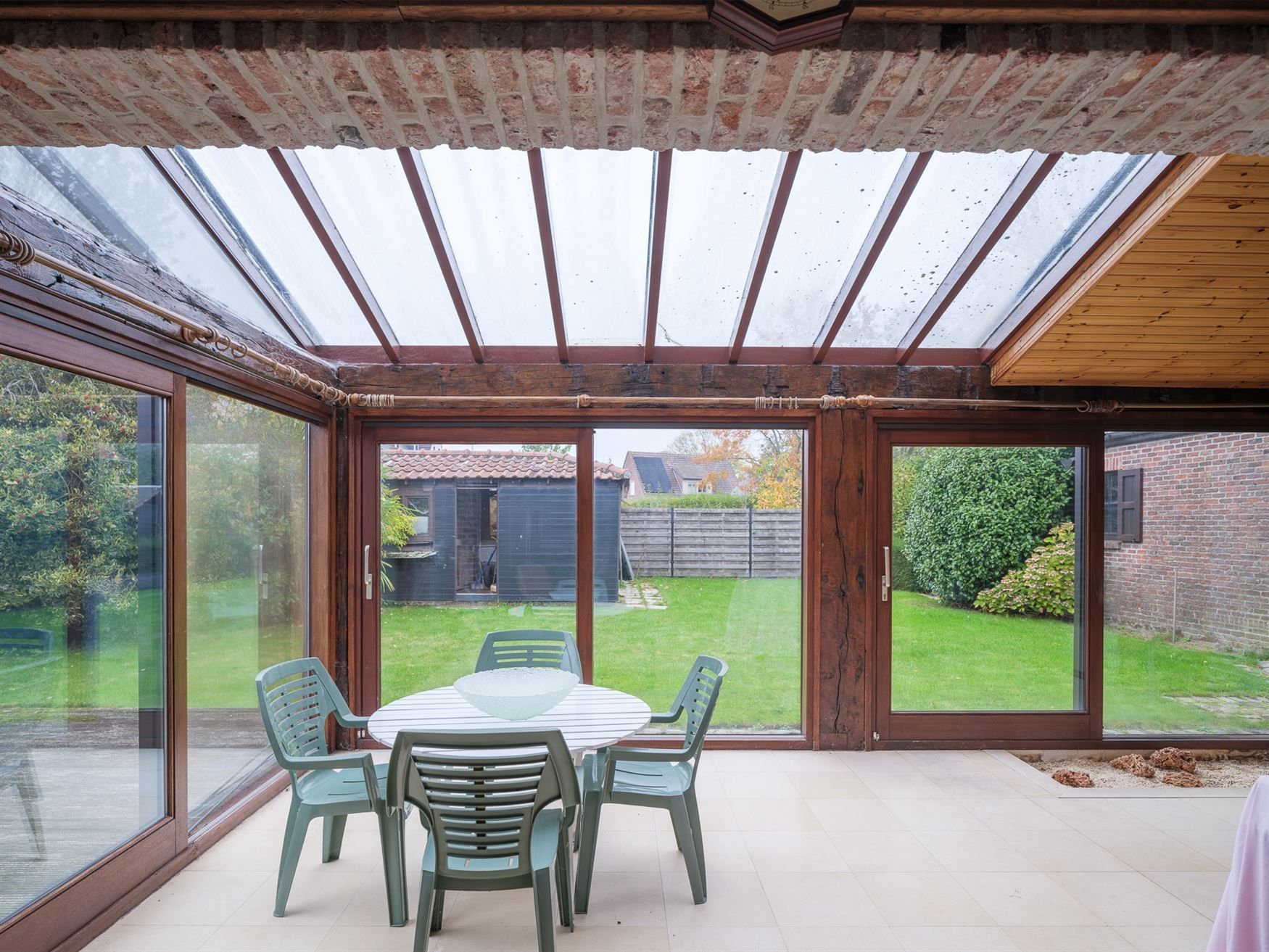 Charmante woning met 4 slaapkamers in een groene omgeving. foto 6