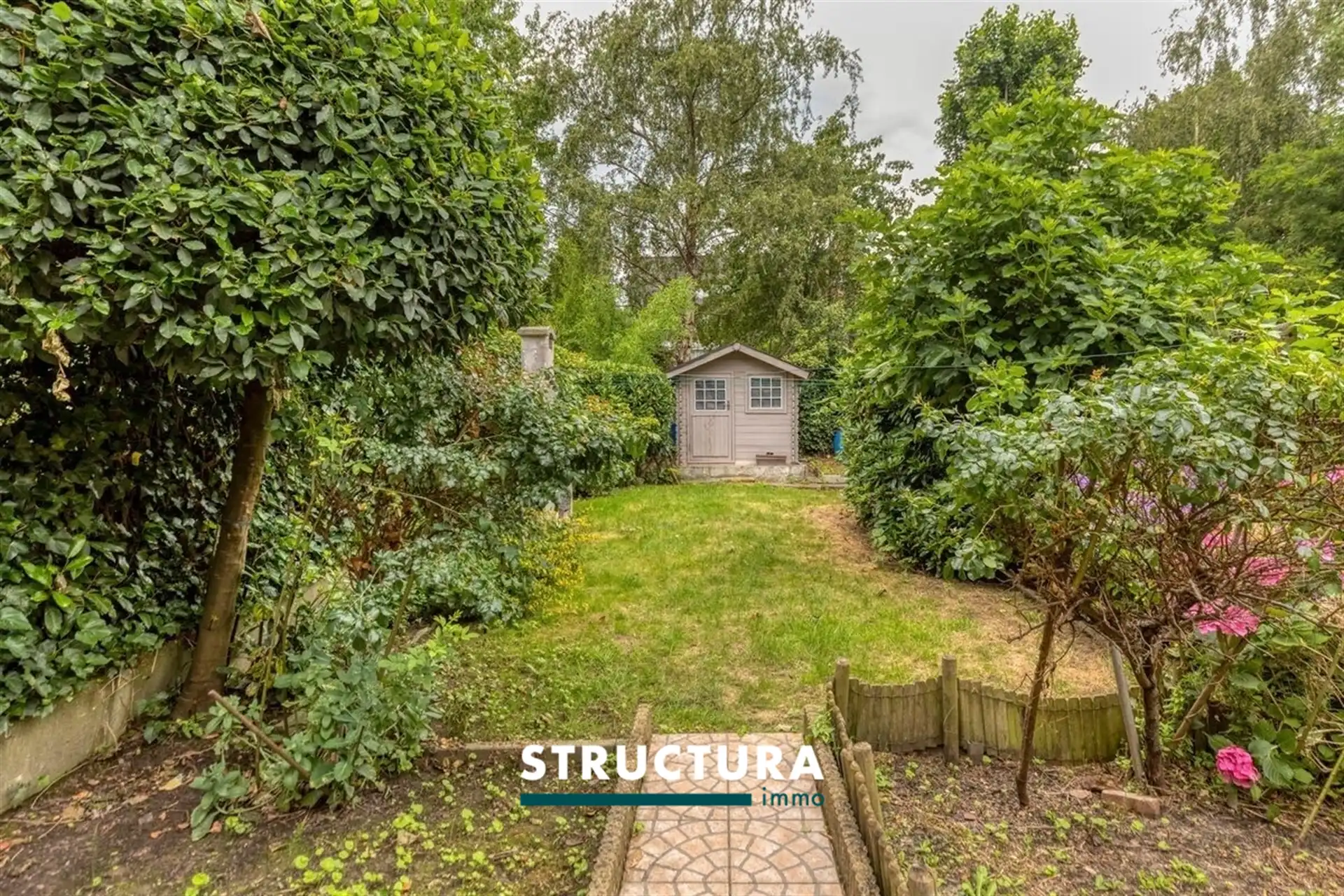 Instapklare gezinswoning met garage en tuin foto 8