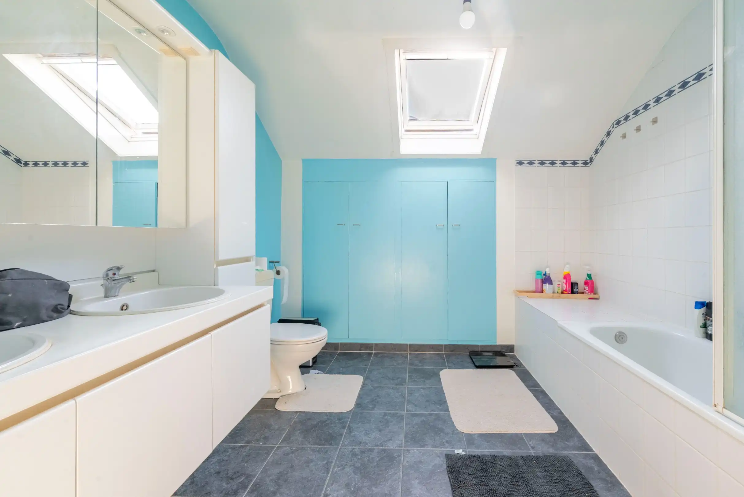 Goed onderhouden halfopen woning met 3 slaapkamers in rustige wijk. foto 10