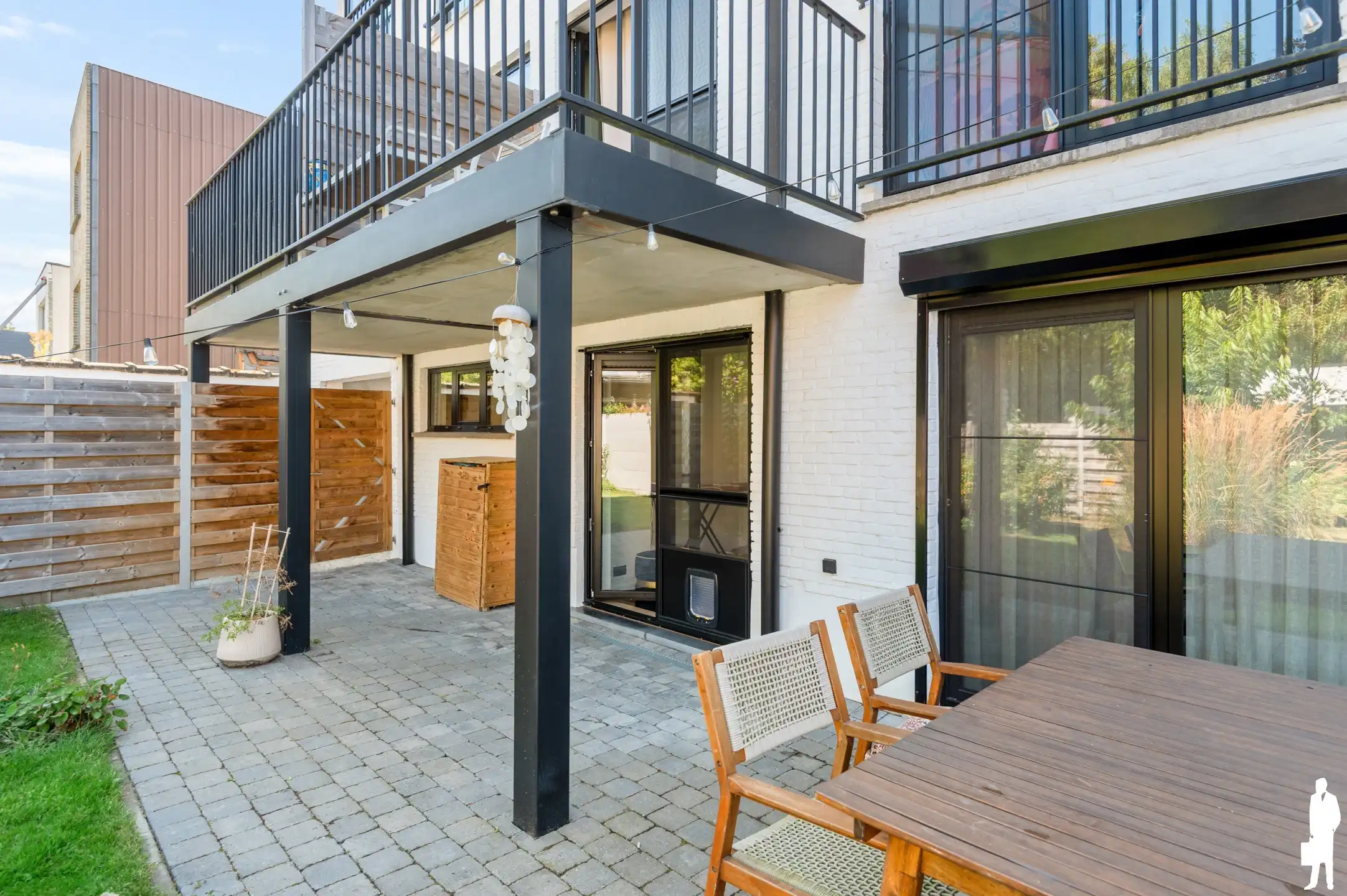 Gerenoveerd appartement met 2 slpks, tuin en autostaanplaats foto 21