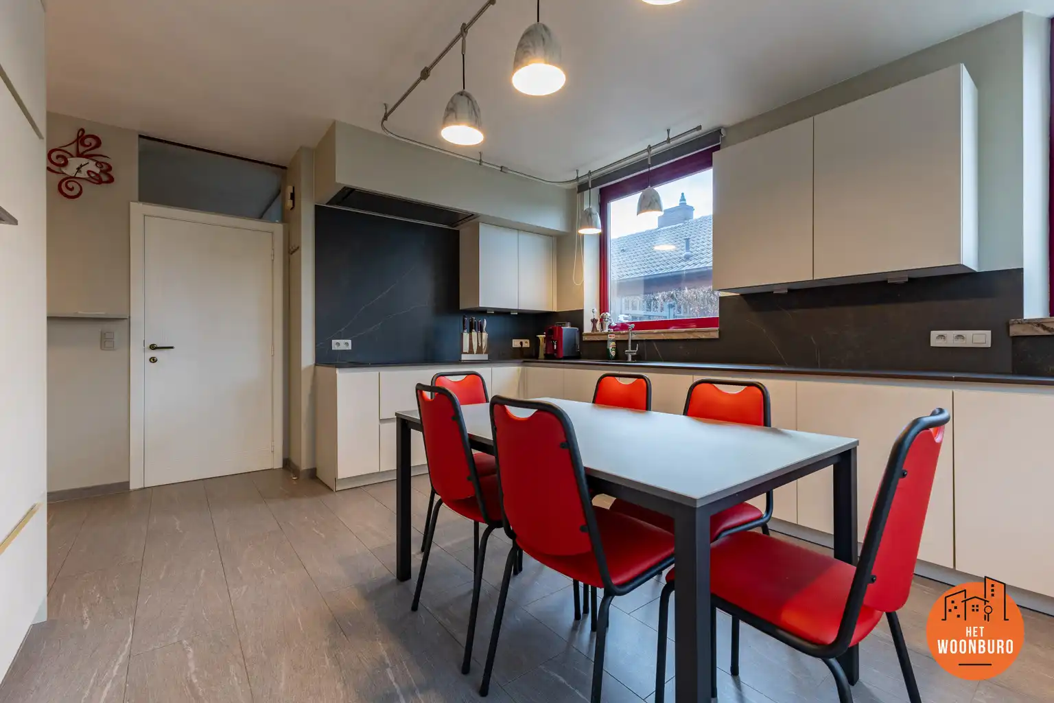 Ruime woning: 5 slpks, garage en grote tuin op toplocatie foto 11