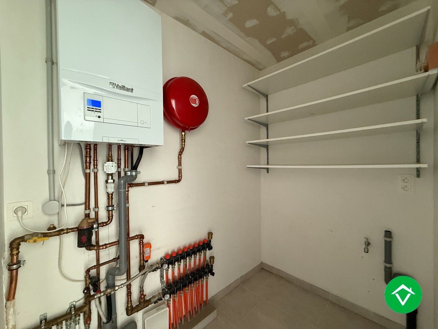 Prachtig dakappartement met twee slaapkamers, garage en twee terrassen met fenomenaal uitzicht te Roeselare foto 14