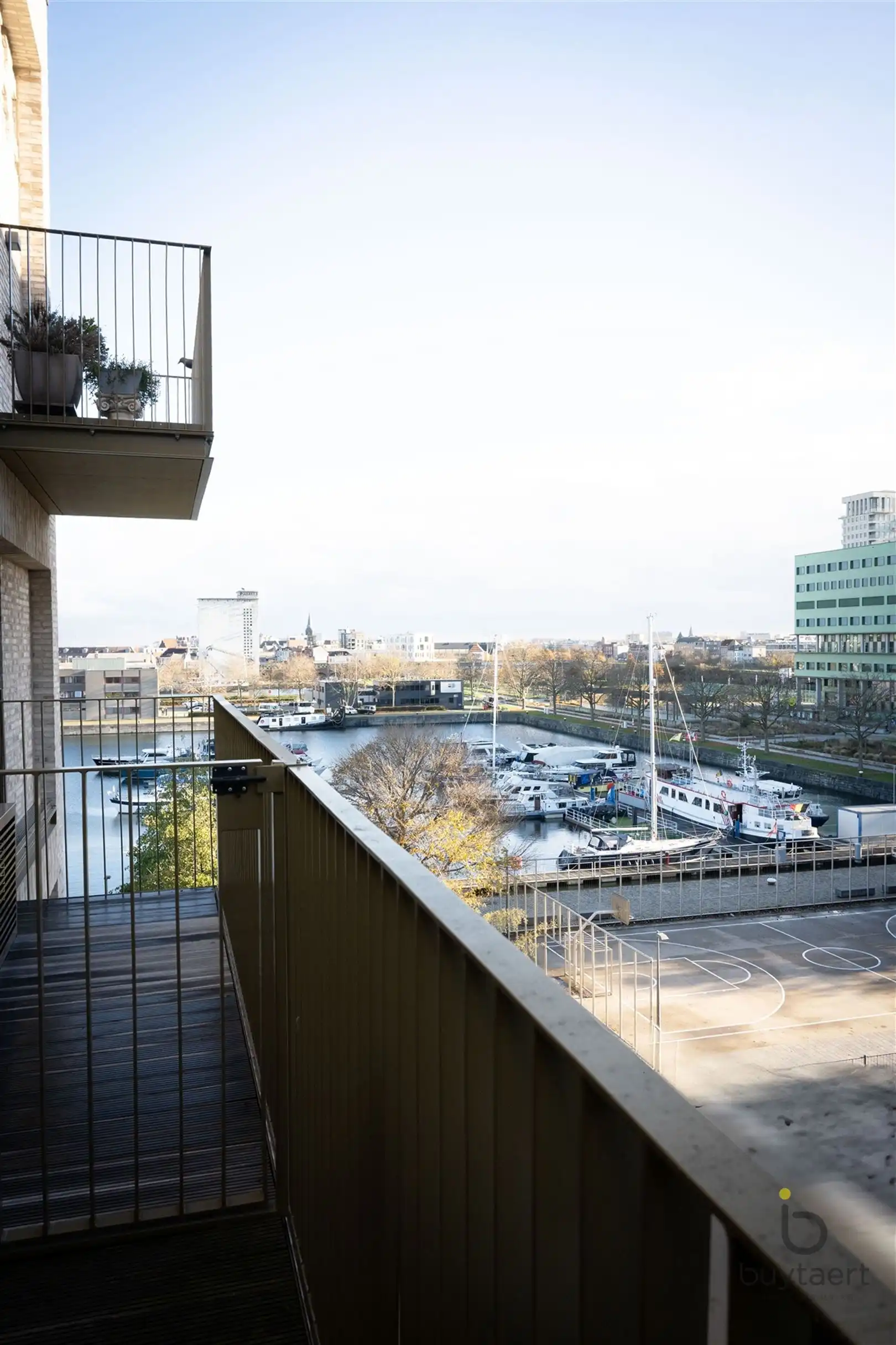 Stijlvol 1-slaapkamer appartement met terras en zicht op Kempisch Dok foto 22