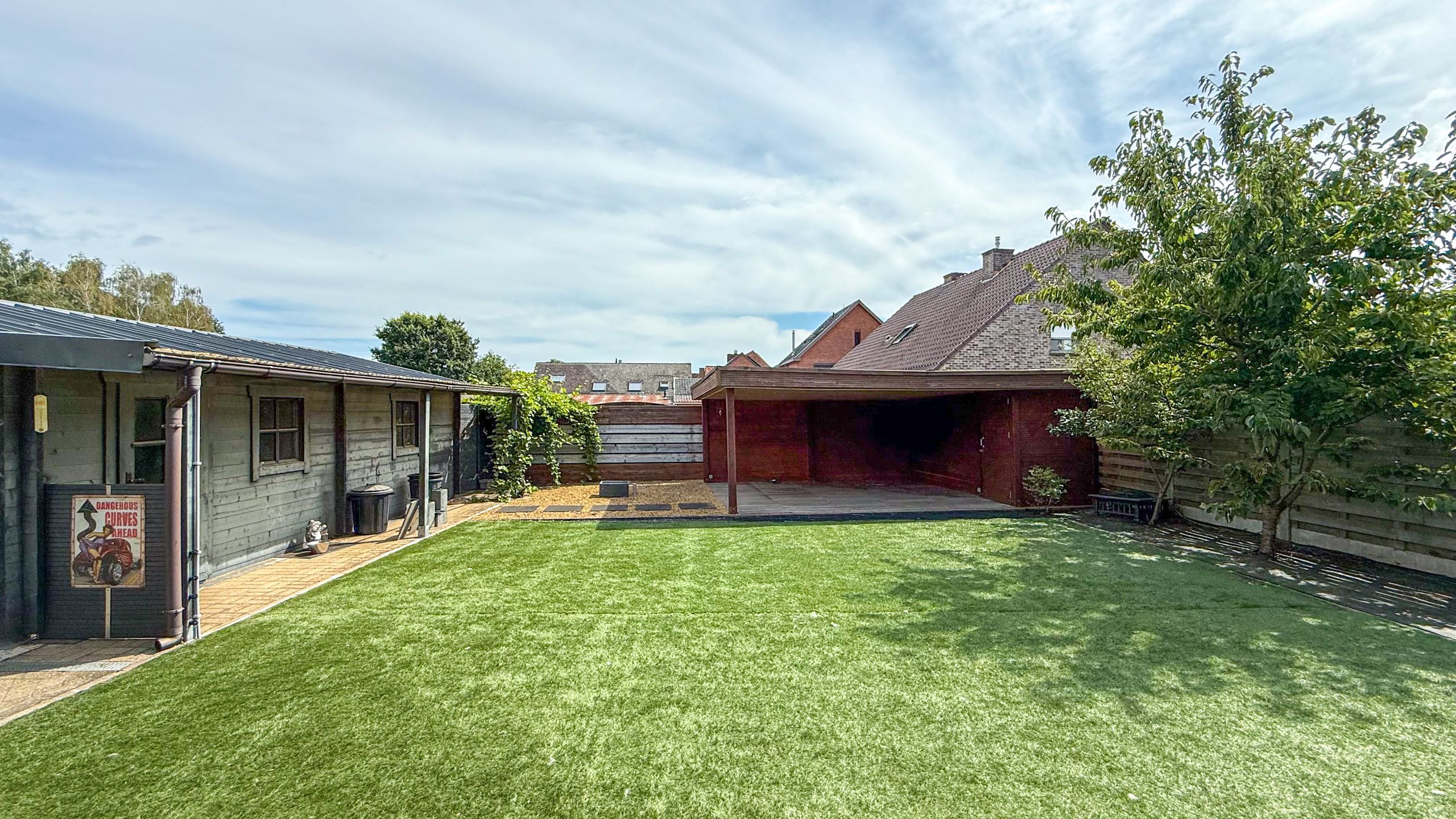Instapklare gezinswoning met 4 slpks en mooie verzorgde tuin foto 36