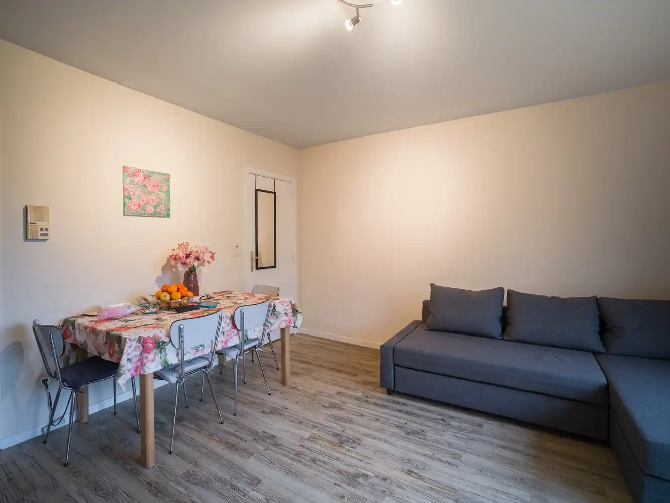 Nette serviceflat op 1e verd. met terras foto 3