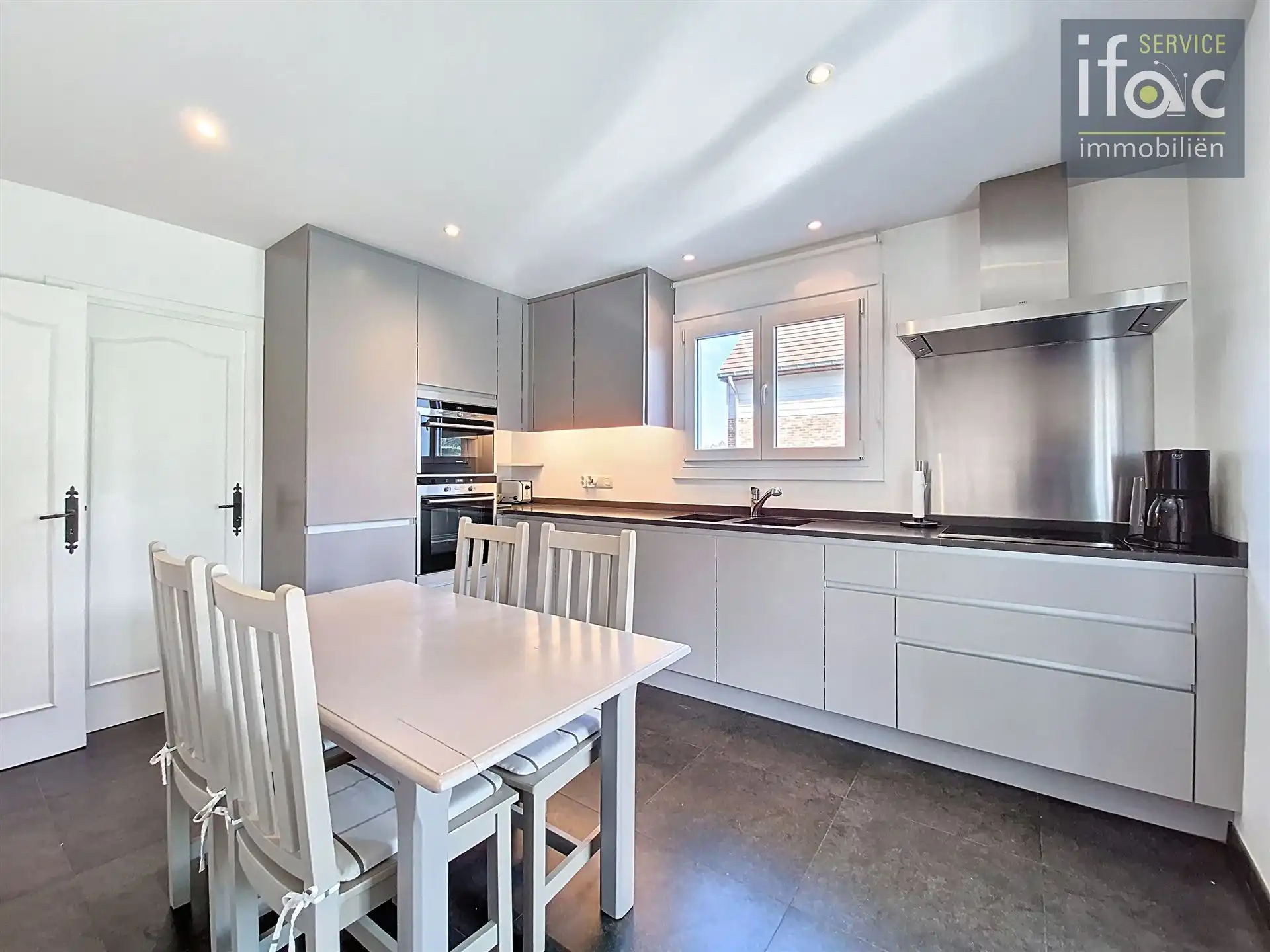 Centraal en rustig gelegen zuid gerichte villa op 11a16ca  foto 12