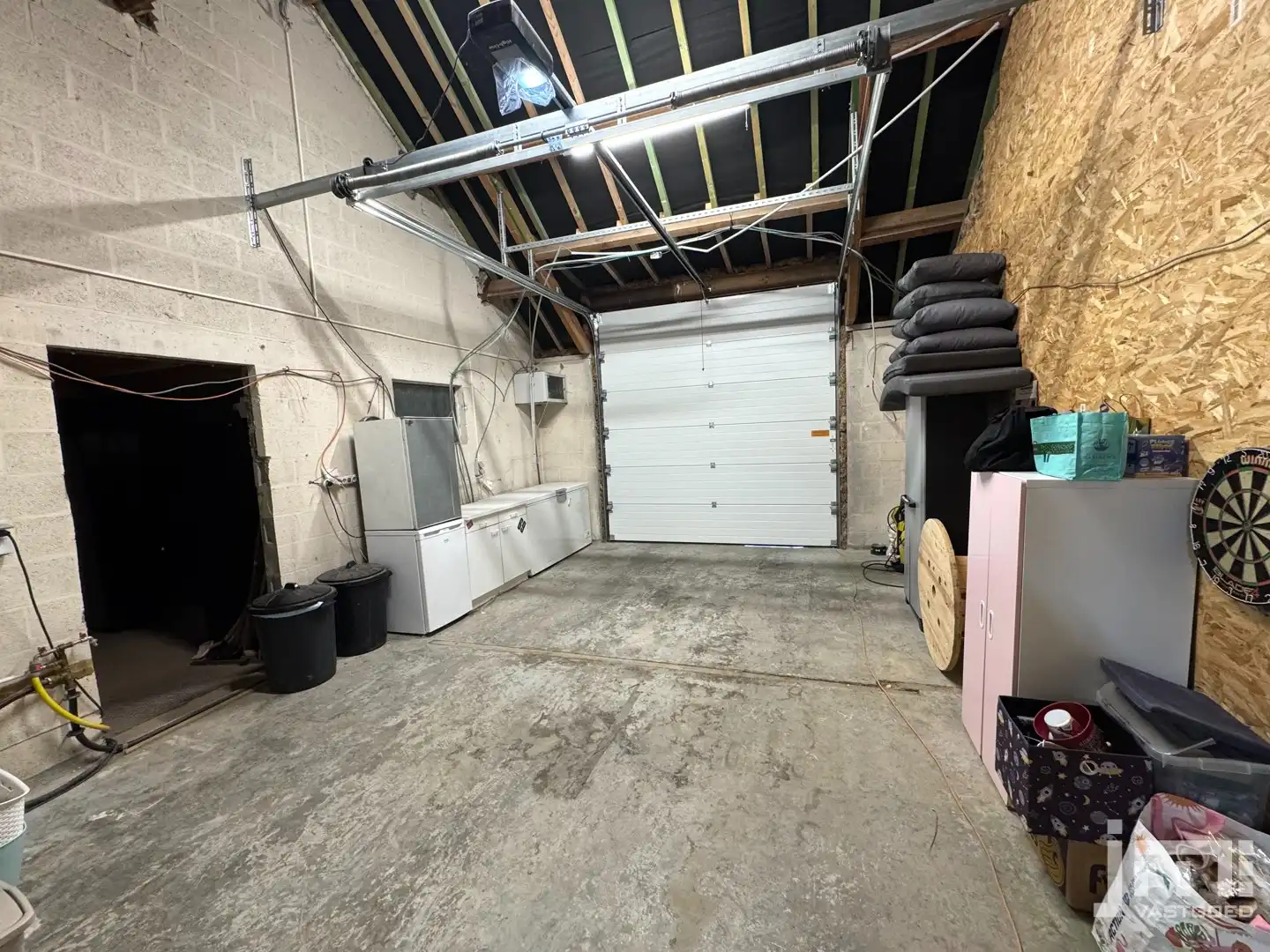Verrassend ruime gezinswoning op 2.140 m² met 2 garages en tal van mogelijkheden foto 16