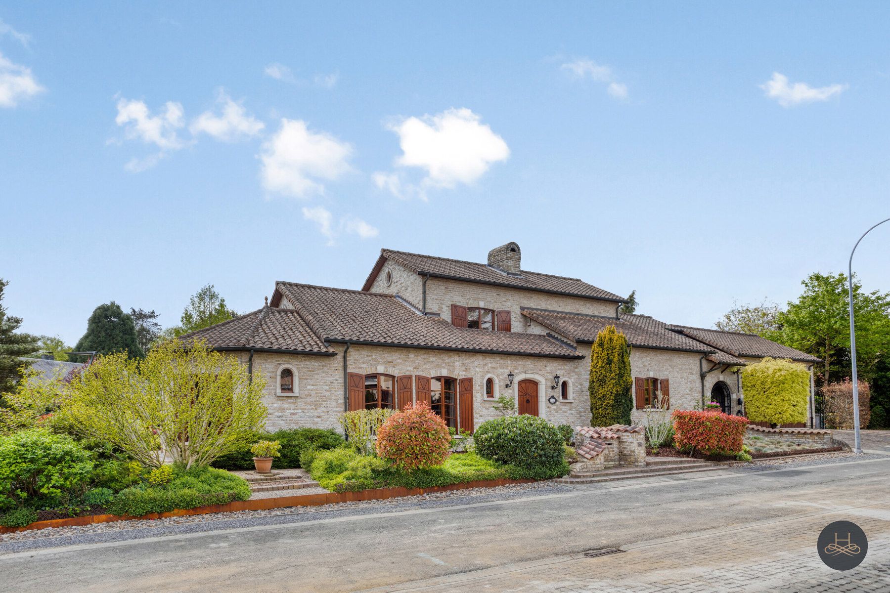 Enorm ruime majestueuze “Spaanse” villa in Tremelo foto {{pictureIndex}}