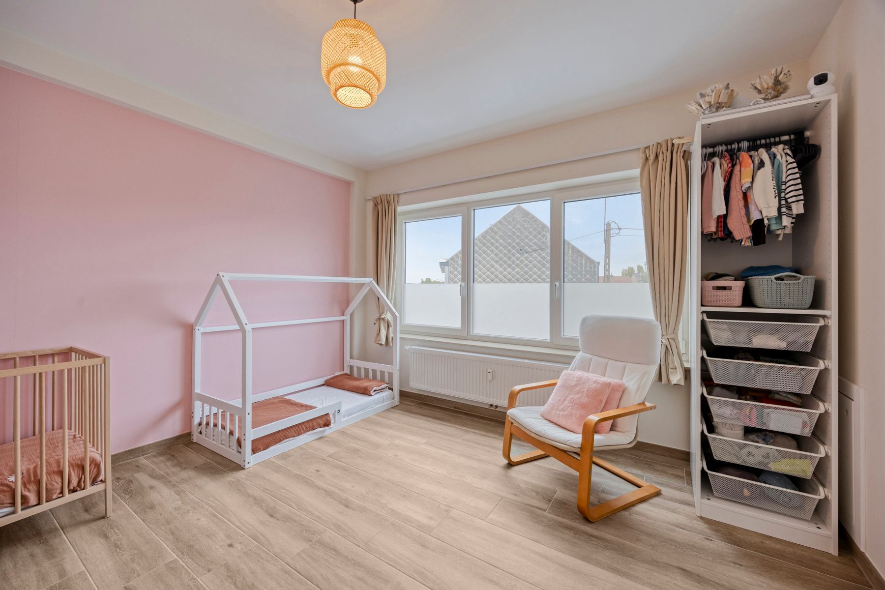 Ruim gerenoveerd 3-slaapkamer appartement op toplocatie !!! foto 13