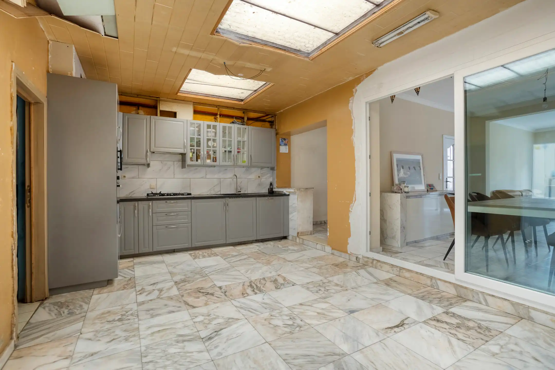 Ruime rijwoning met 4 slaapkamers en renovatiepotentieel foto 6
